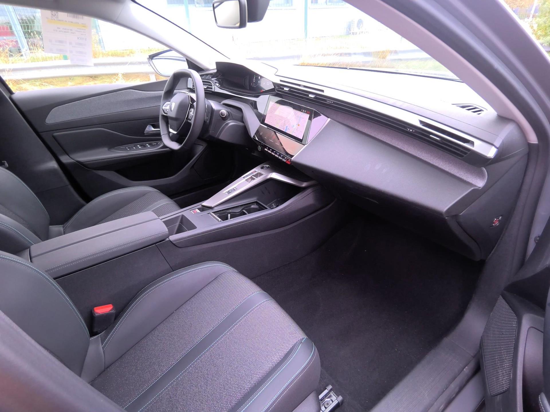 Peugeot 408 Hybrid 145 e-DCS6 Allure 2026