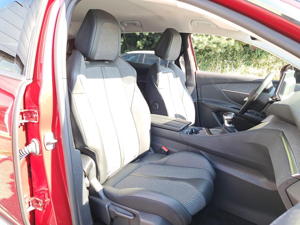 Peugeot 3008 Puretech 130ch S&S BVM6 Allure Pack 2021