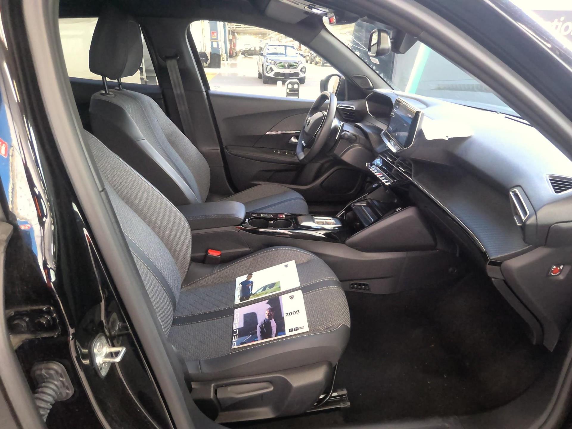 Peugeot 2008 Hybrid 145 e-DCS6 Allure 2025
