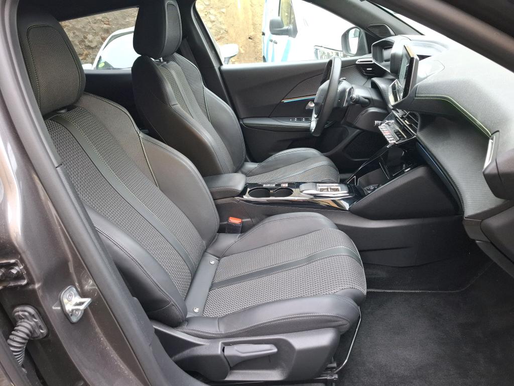 Peugeot 2008 PureTech 130 S&S EAT8 GT 2022