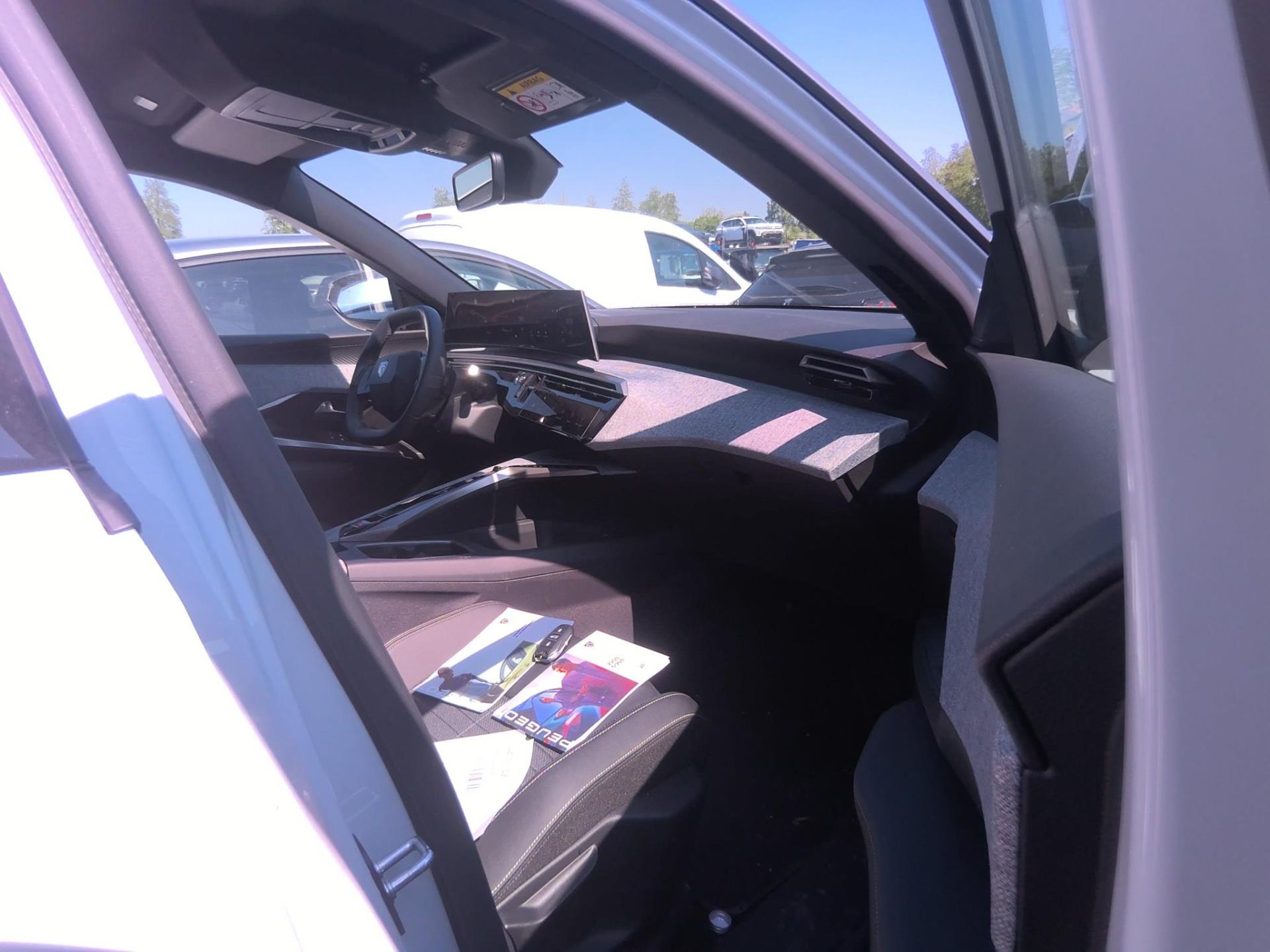 Peugeot 5008 Hybrid 136 e-DCS6 Allure 2024