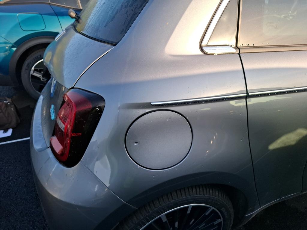 FIAT 500 3+1 e 118 ch La Prima 2023