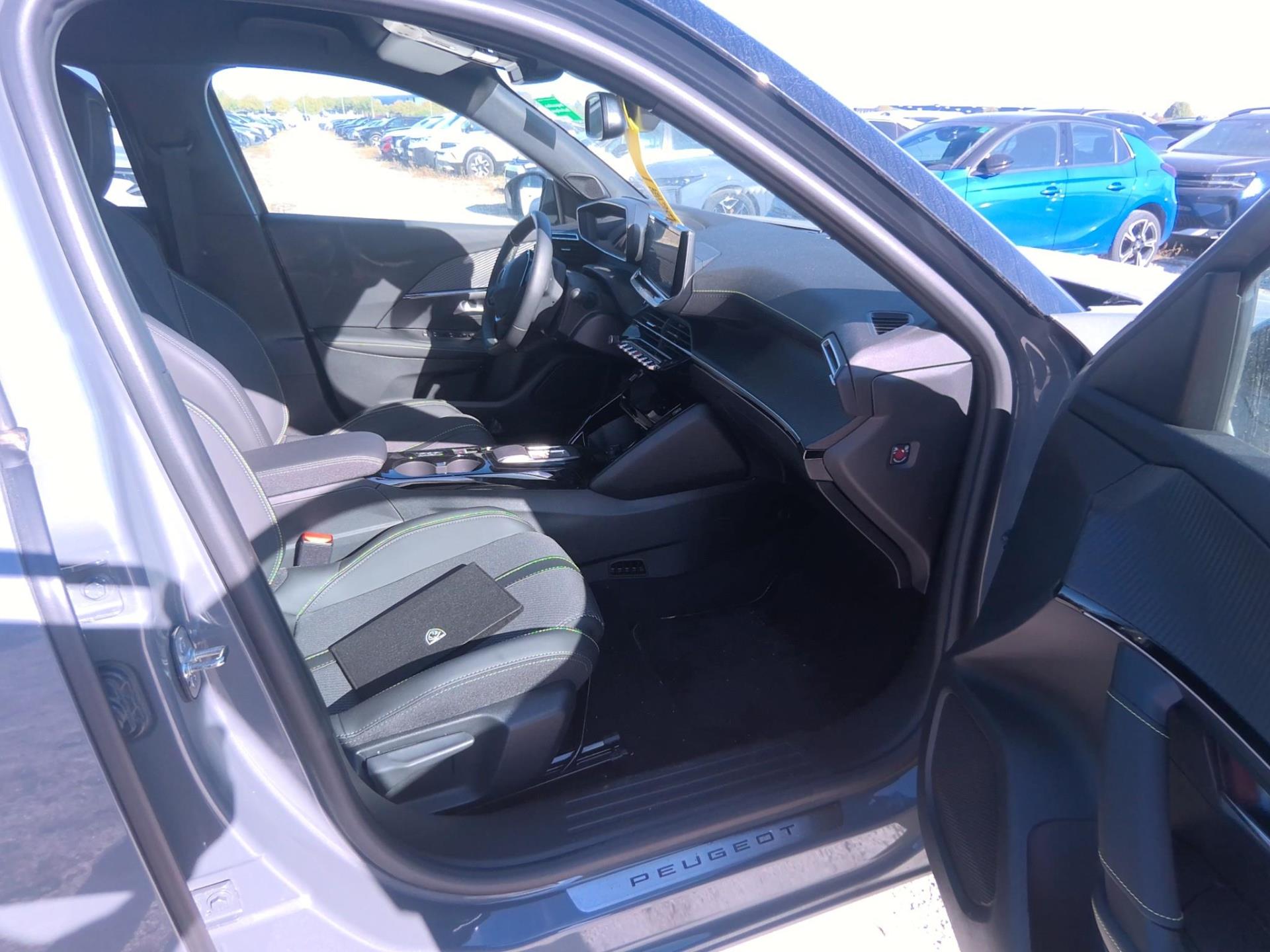 Peugeot 2008 Electrique 156 ch 54 kWh GT 2025
