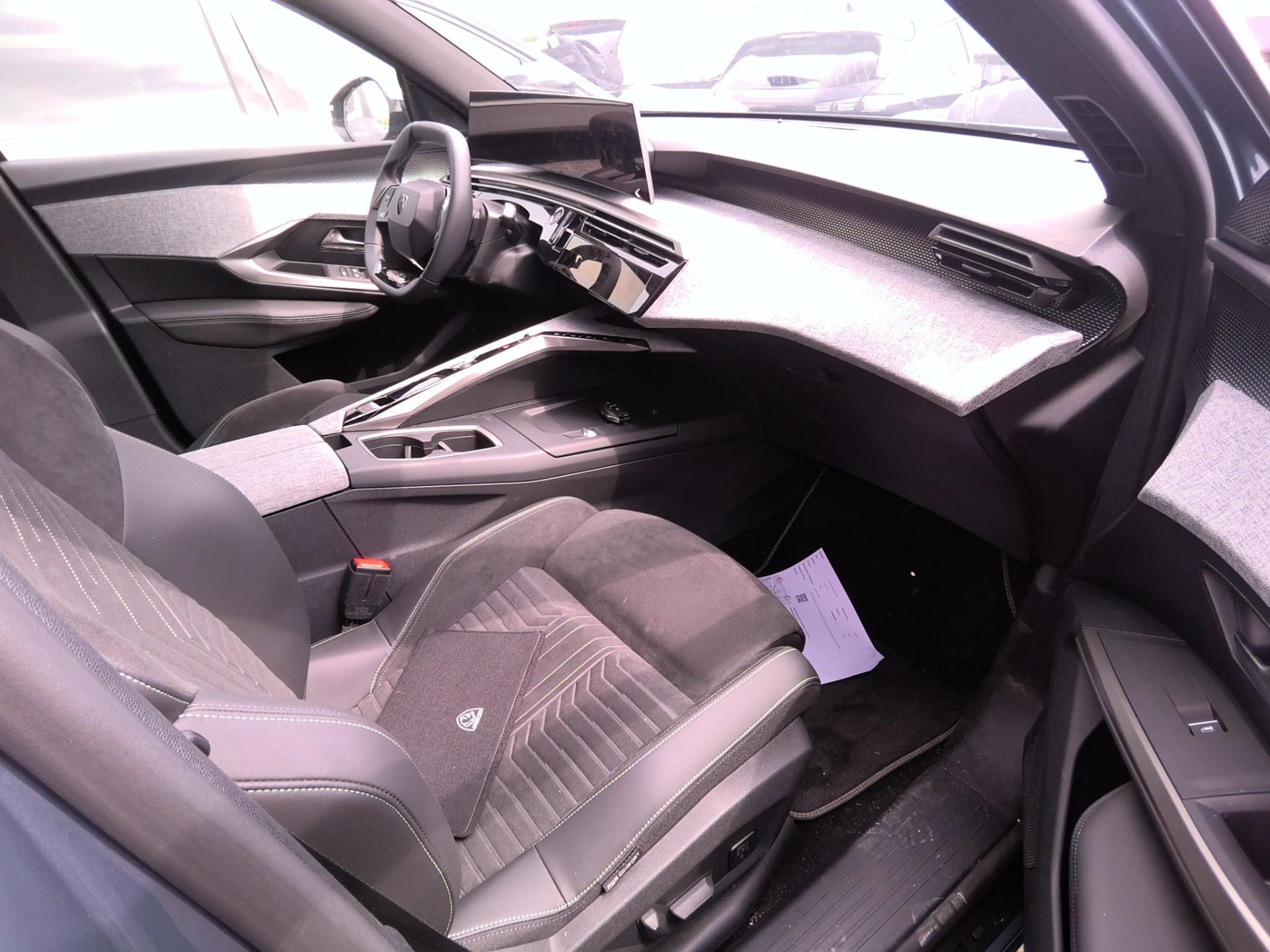 Peugeot 5008 Hybrid 136 e-DCS6 GT 2025