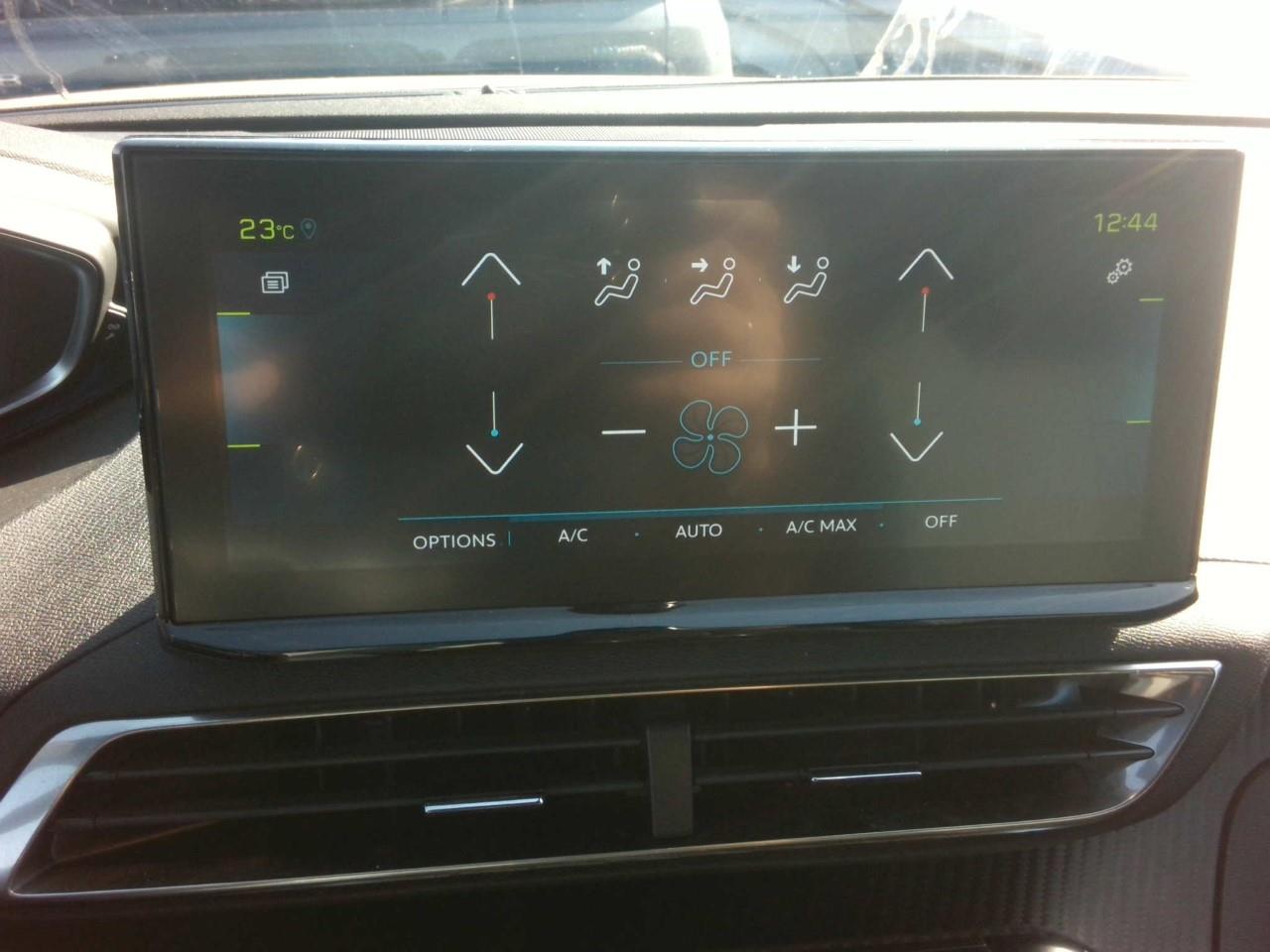 Foto Peugeot 3008 Hybrid 8