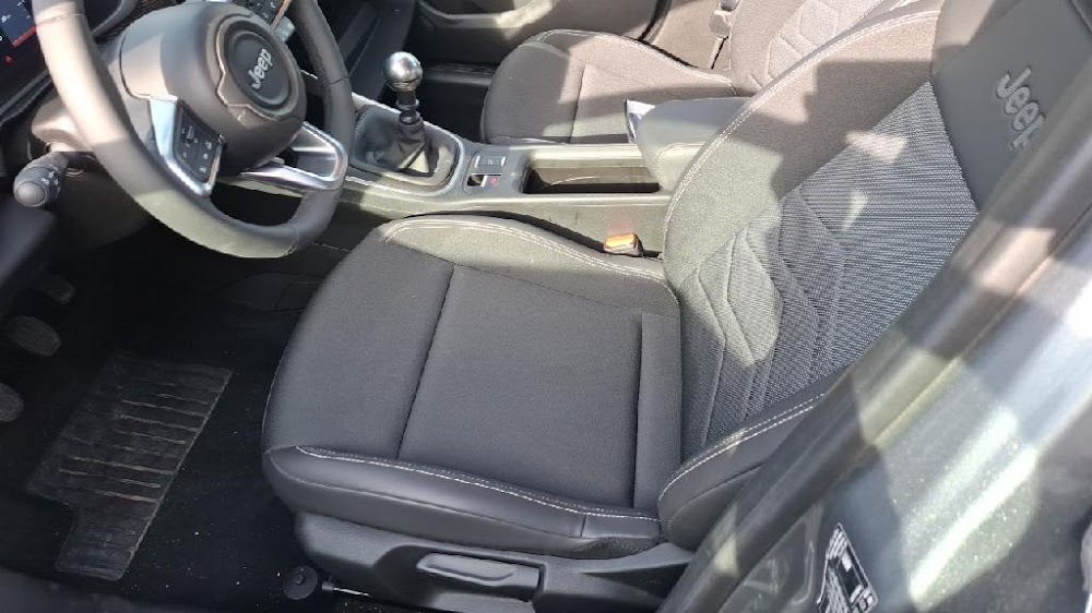 Foto Jeep AVENGER 11
