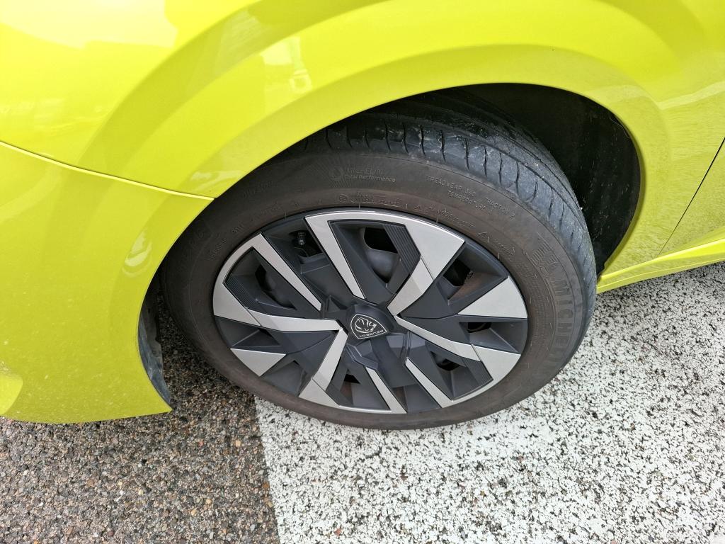 Peugeot 208 Hybrid 100 e-DCS6 Style 2025