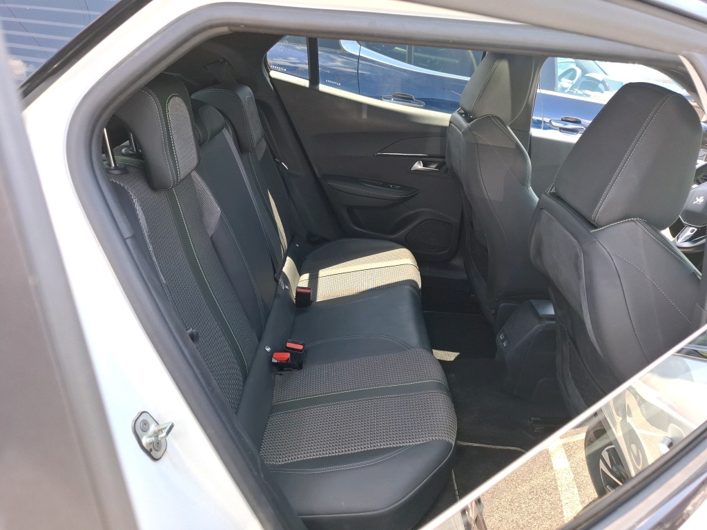 Peugeot 2008 BlueHDi 130 S&S EAT8 GT 2021