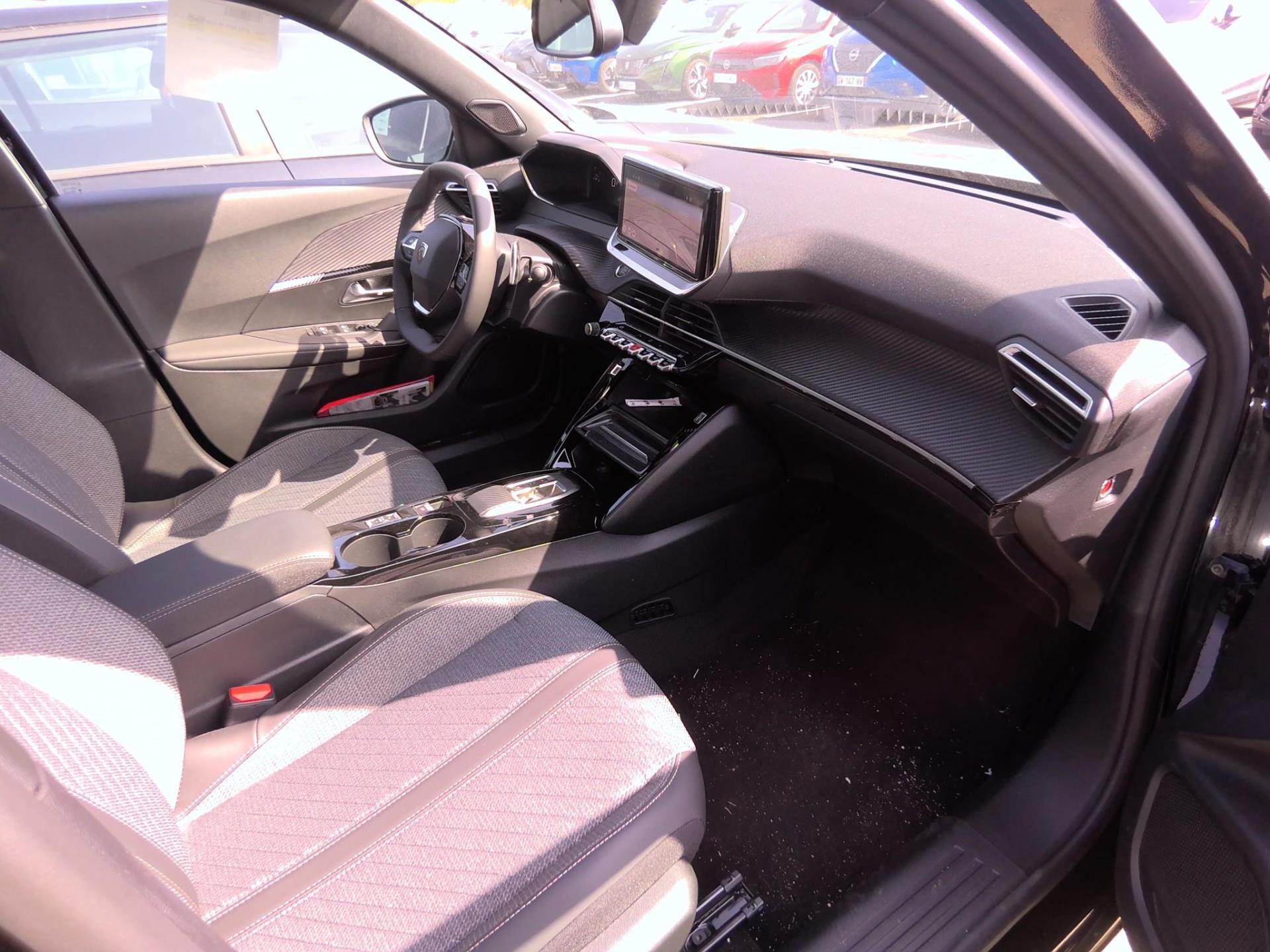 Peugeot 2008 Hybrid 136 e-DCS6 Allure 2025