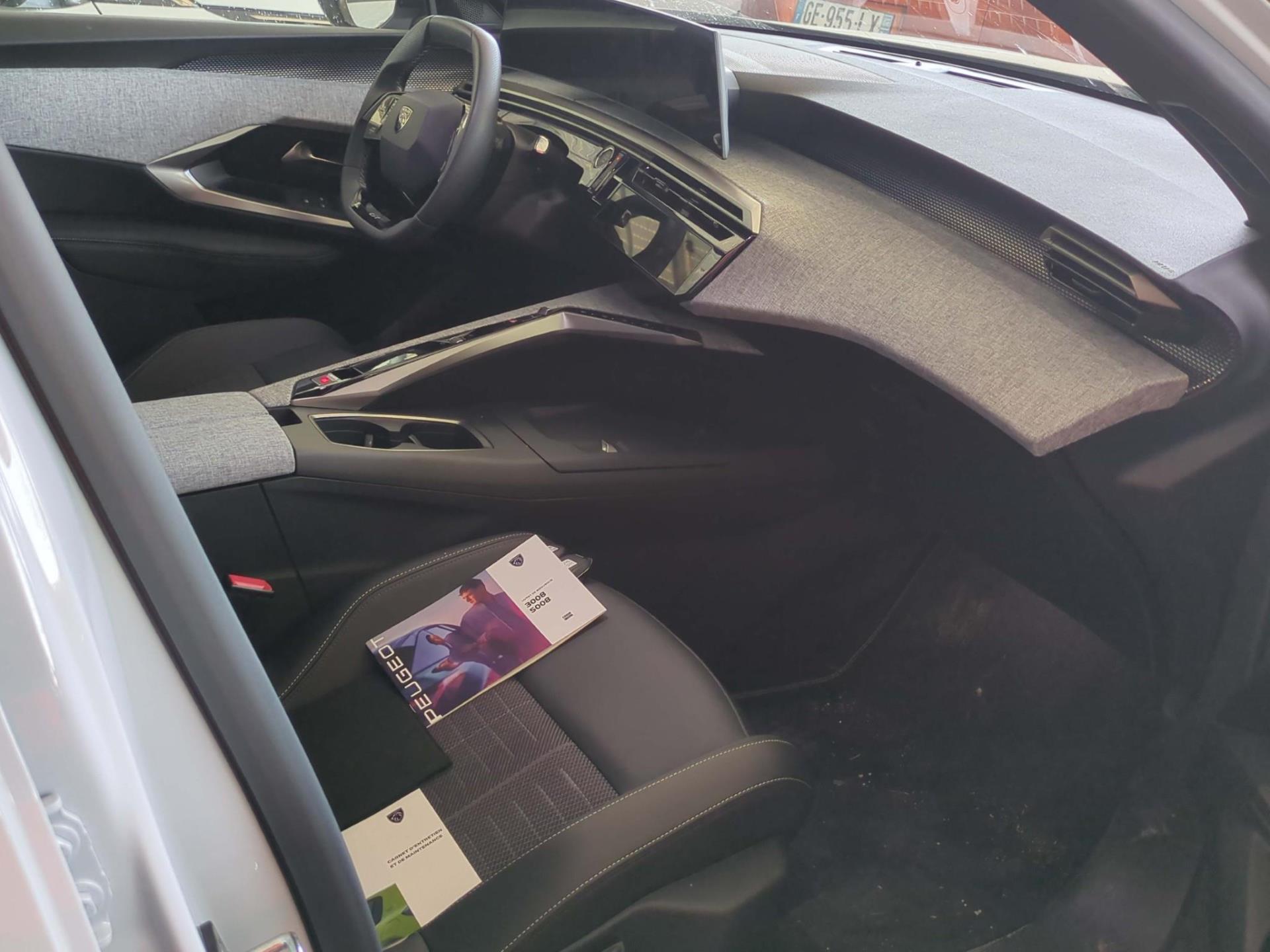 Peugeot 5008 Hybrid 136 e-DCS6 GT 2025