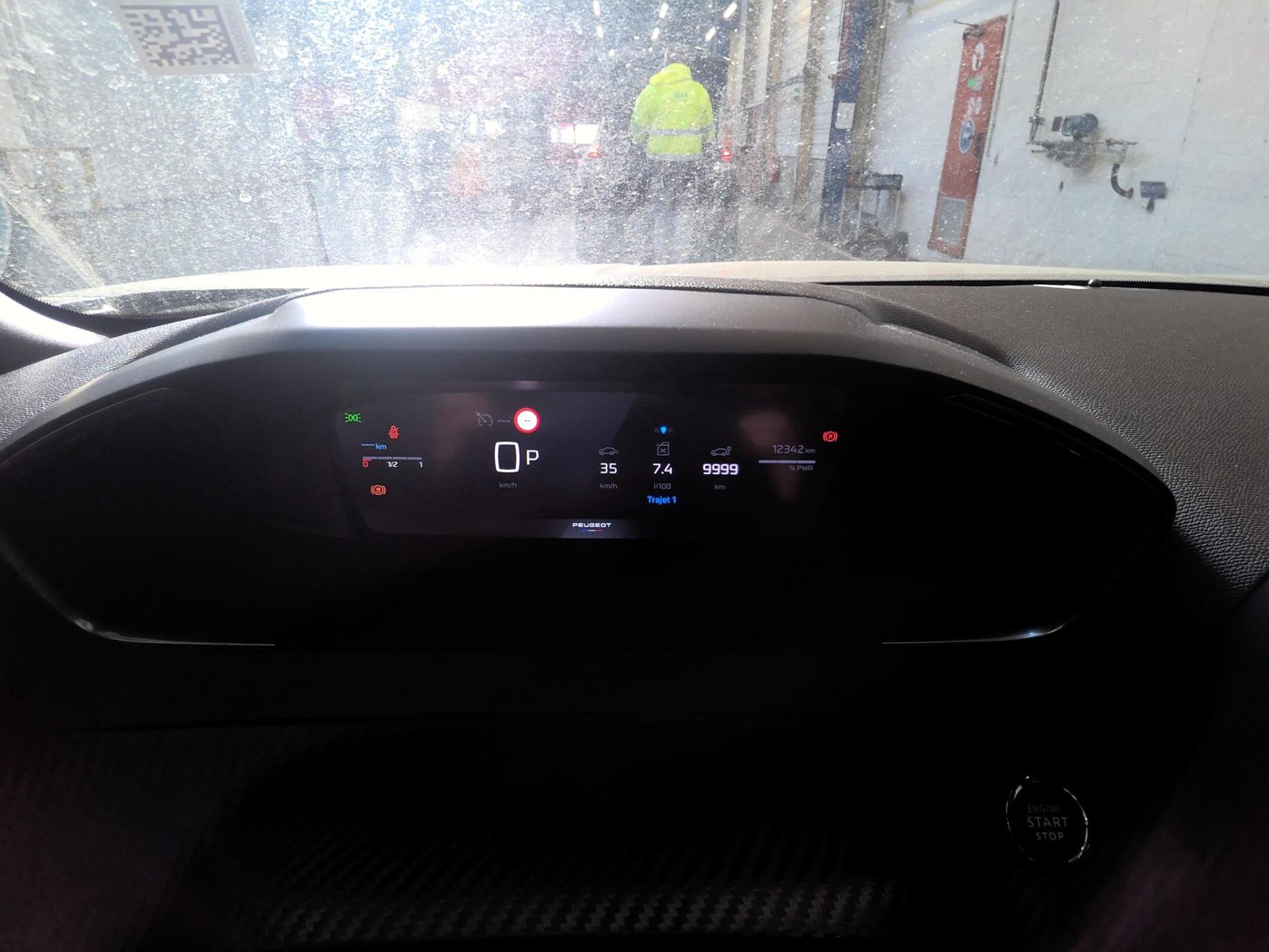 Peugeot 2008 Hybrid 145 ch e-DCS6 Allure 2025