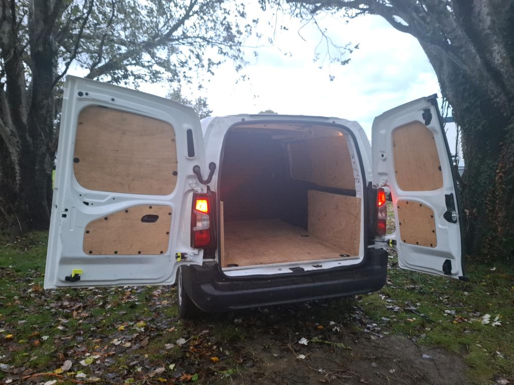 Peugeot PARTNER FOURGON LONG 950 KG BLUEHDI 100 S&S BVM6 PREMIUM 2022