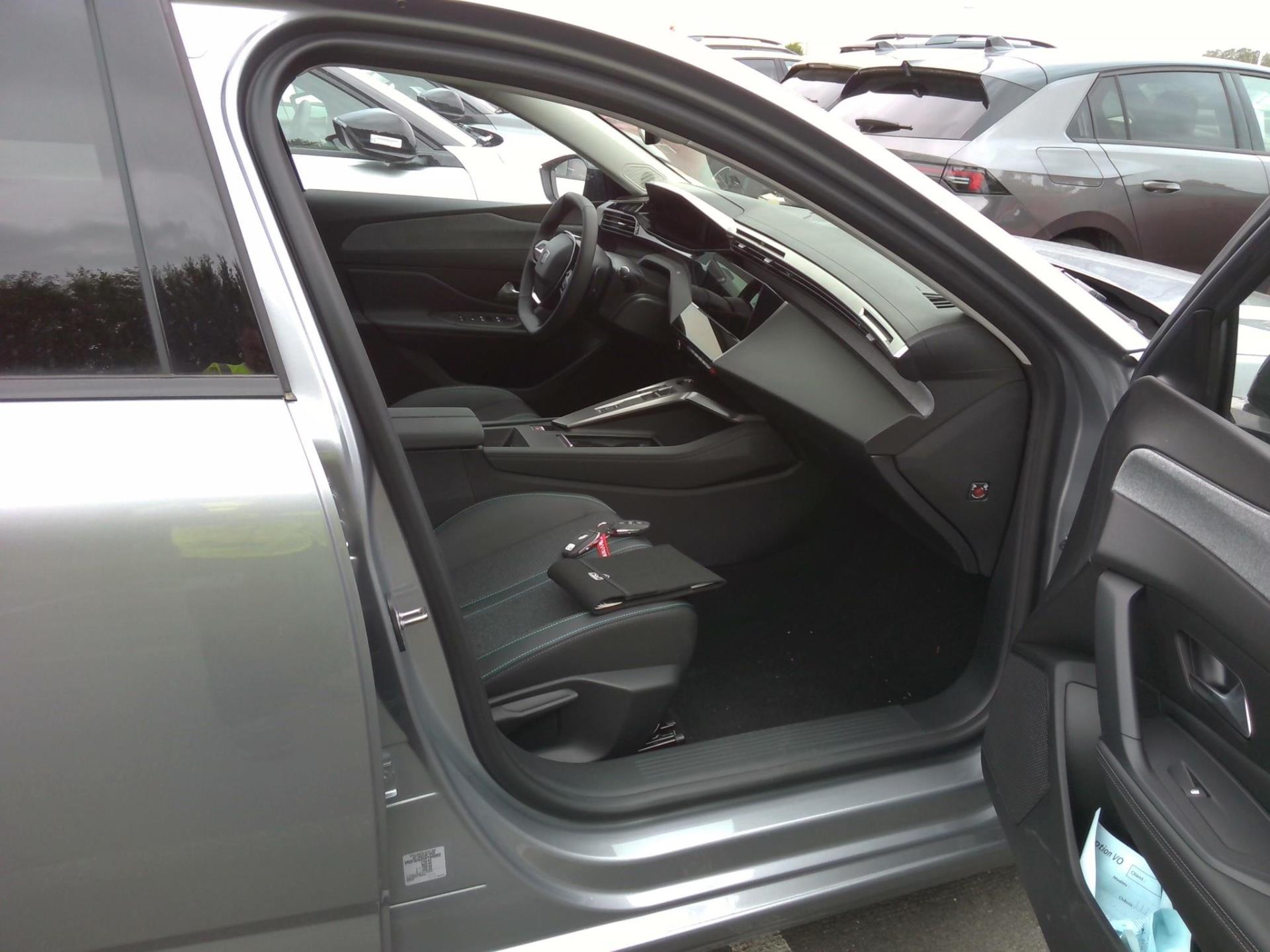 Peugeot 308 PHEV 180 e-EAT8 Allure 2024