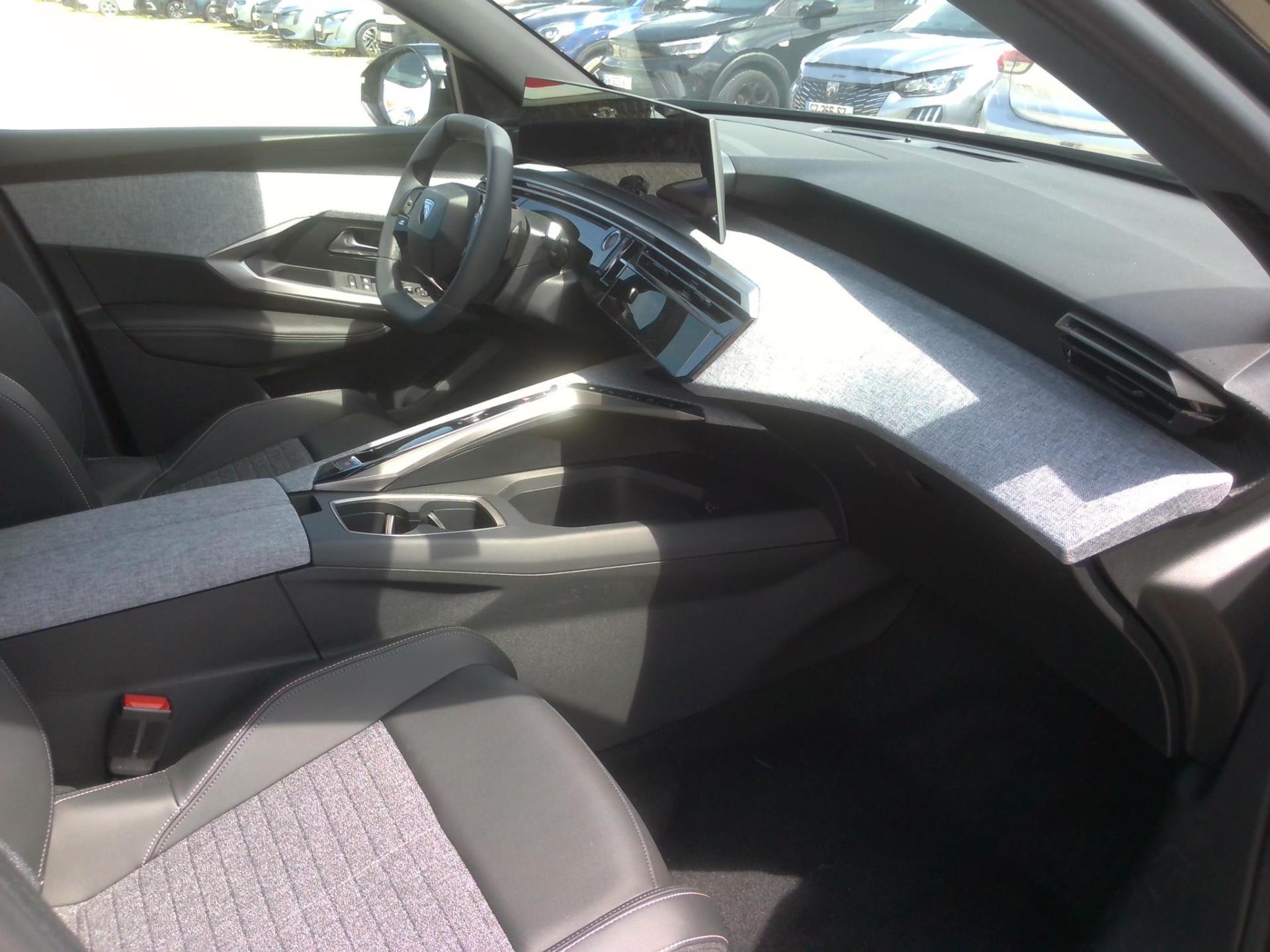 Peugeot 3008 Hybrid 145 e-DCS6 Allure 2025