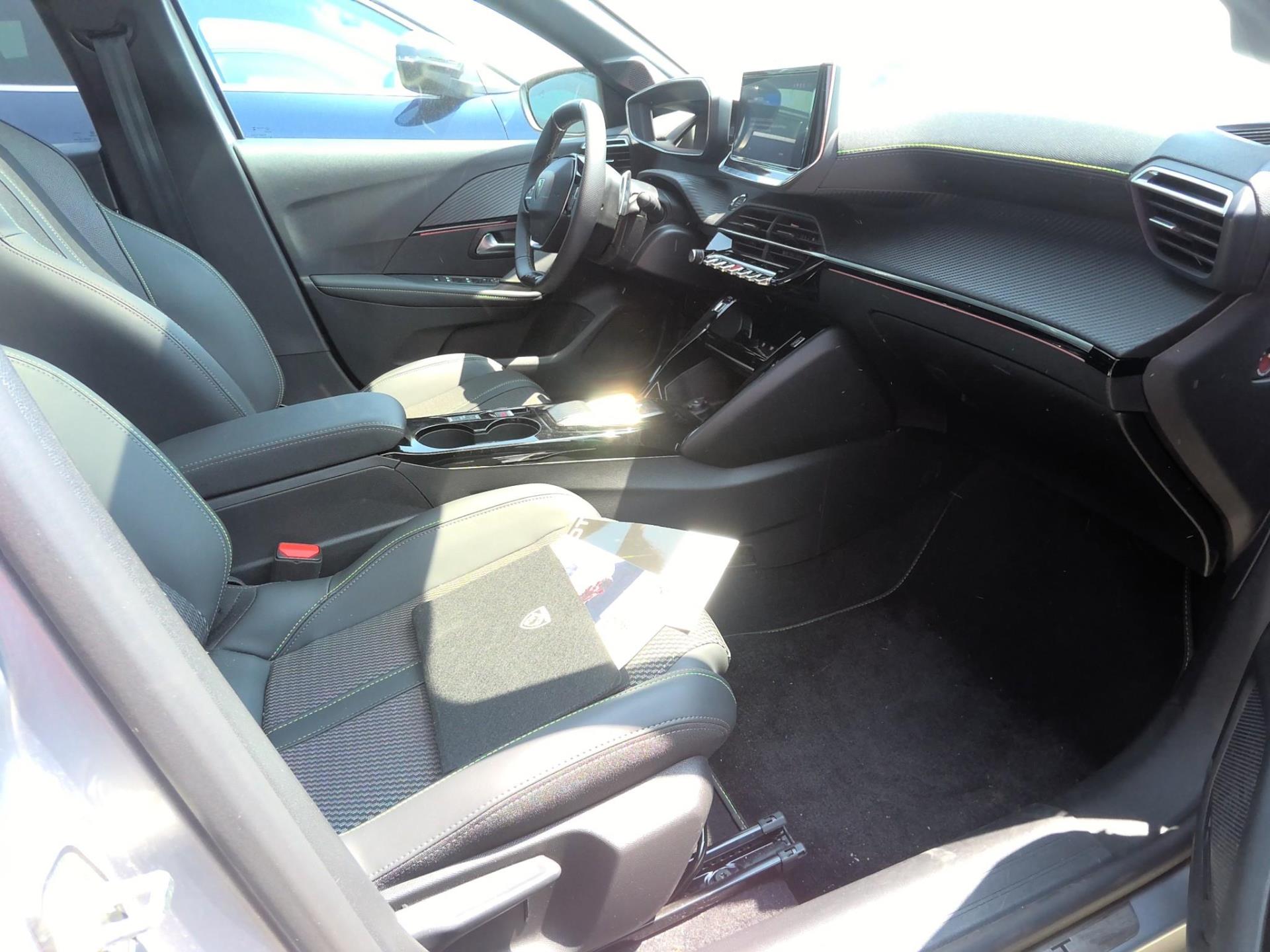 Peugeot 208 Hybrid 136 e-DCS6 GT 2024