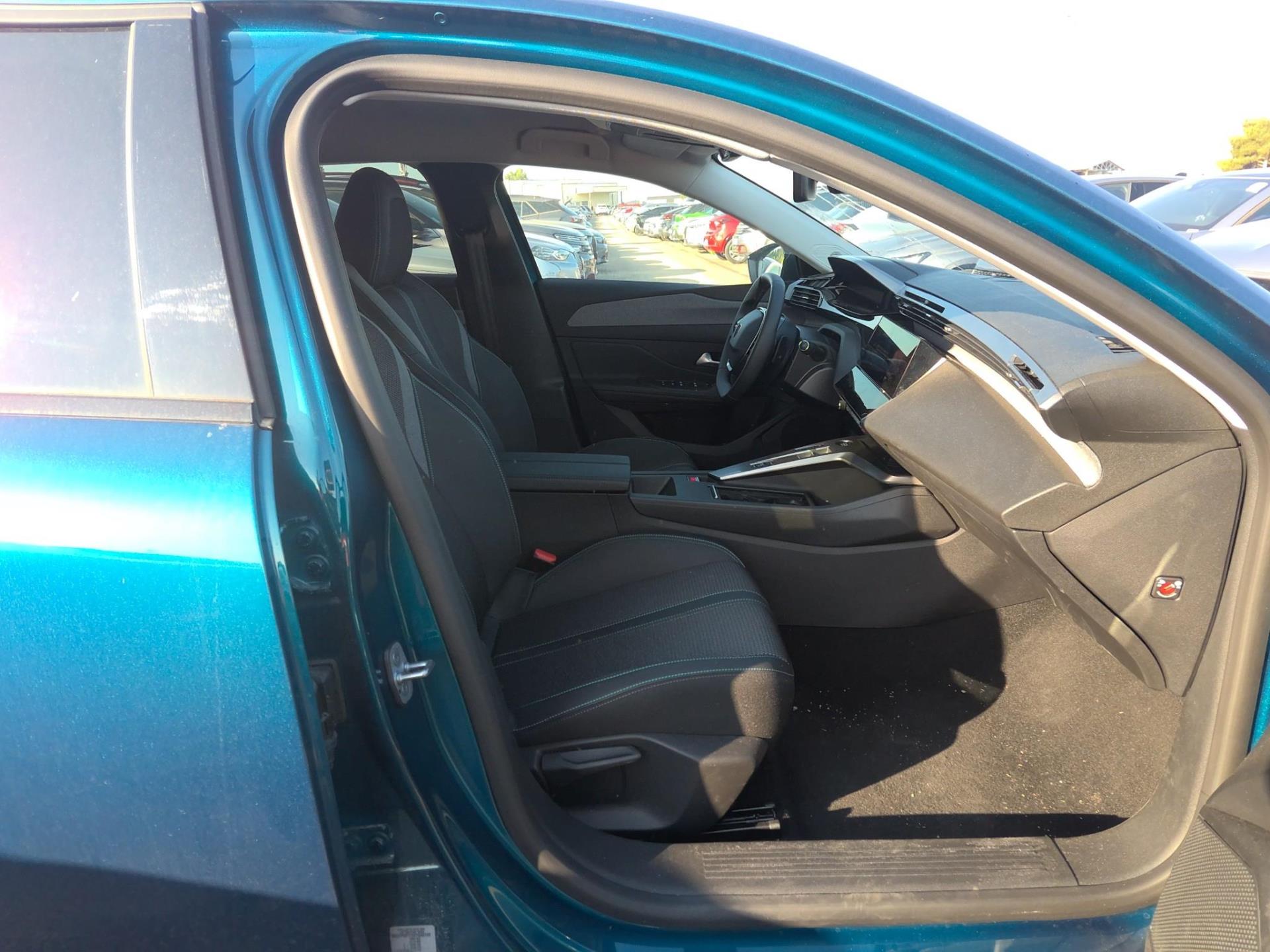 Peugeot 308 Hybrid 136 e-DCS6 Allure 2025