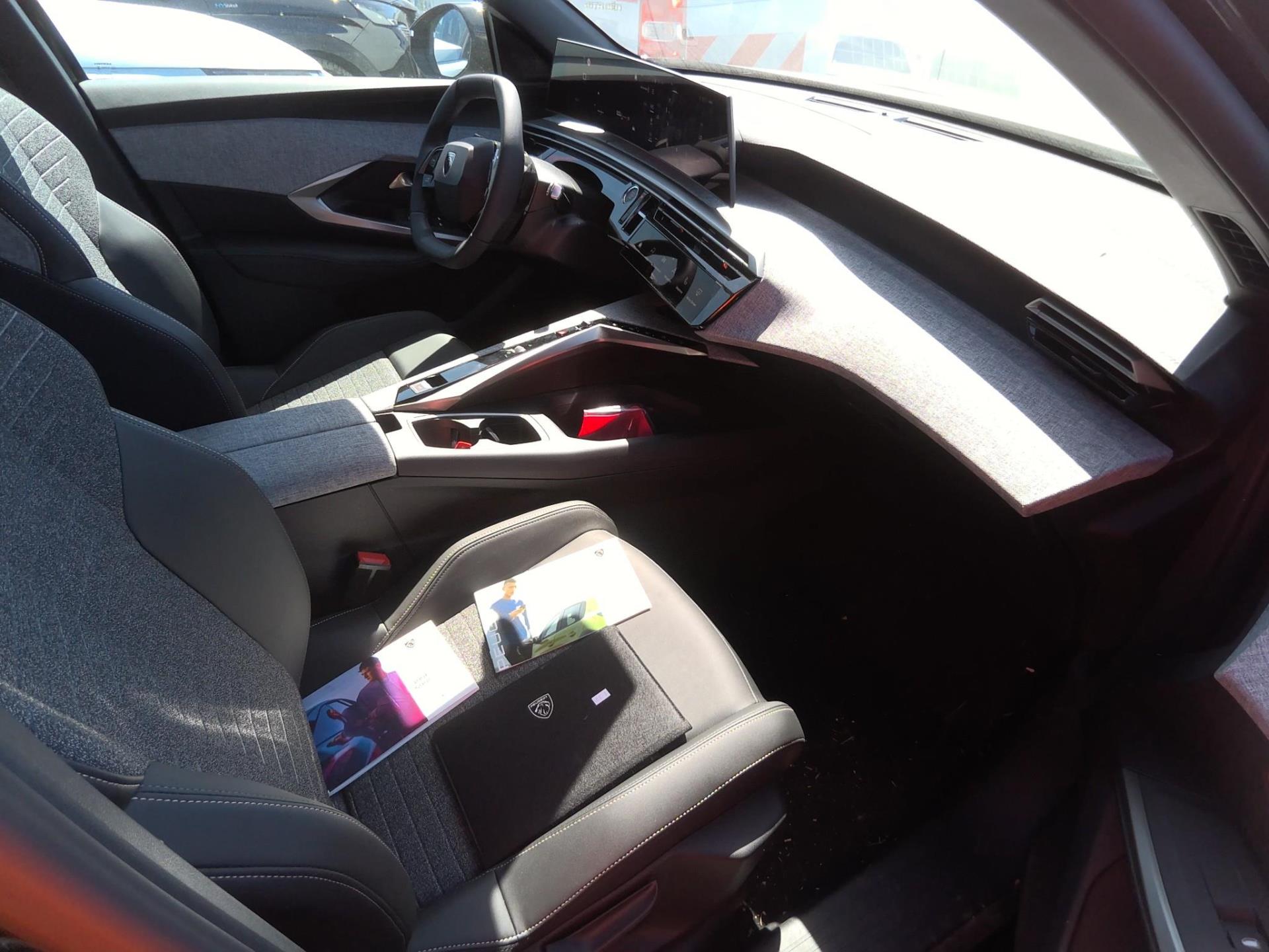 Peugeot 3008 Hybrid 145 e-DCS6 Allure 2025