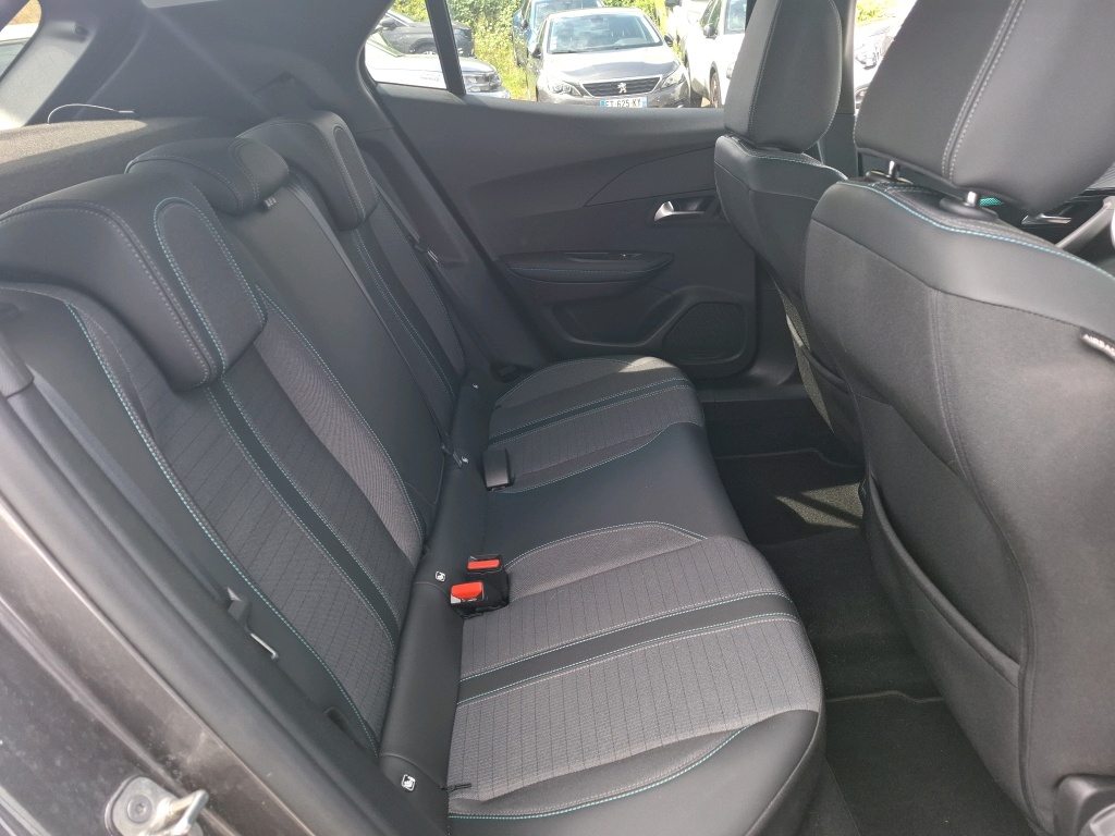 Peugeot 2008 BlueHDi 130 S&S EAT8 Allure Pack 2022