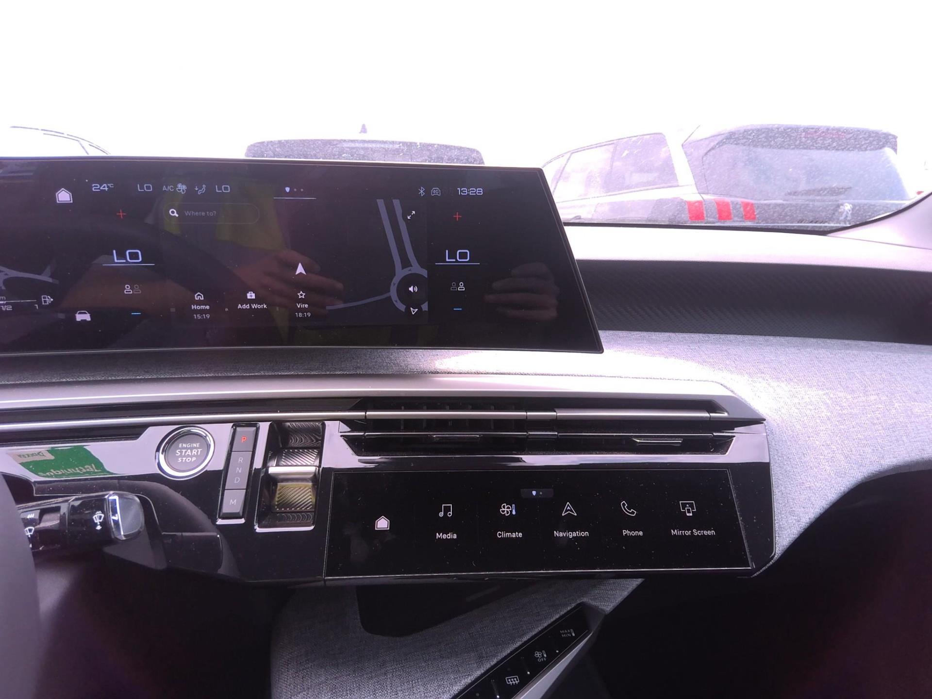 Peugeot 3008 Hybrid 136 e-DCS6 Allure 2024