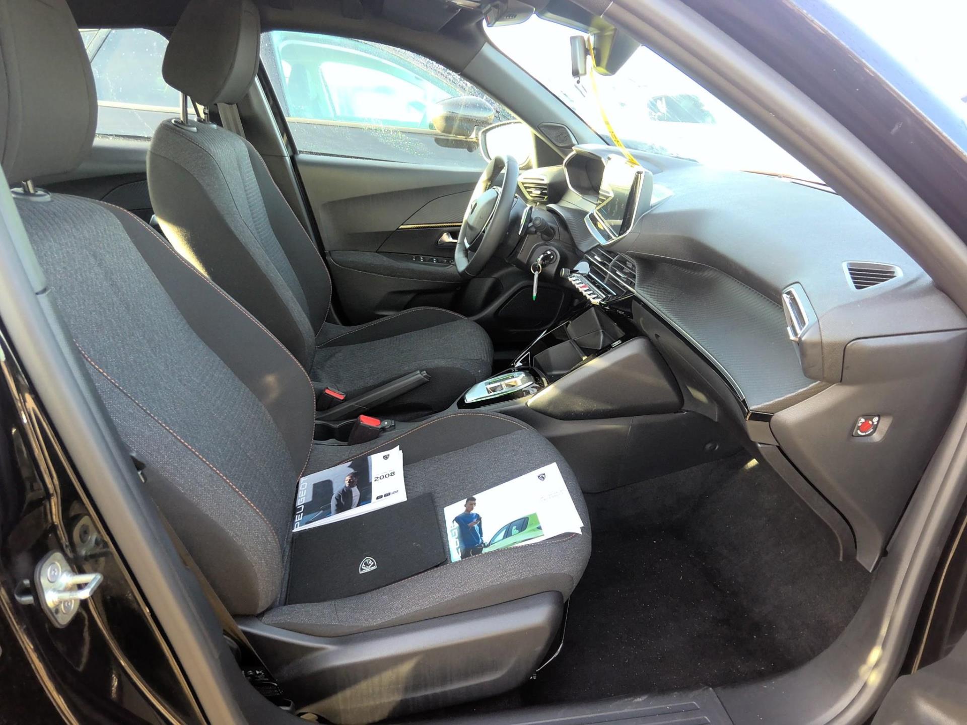 Peugeot 2008 Hybrid 136 e-DCS6 Style 2025