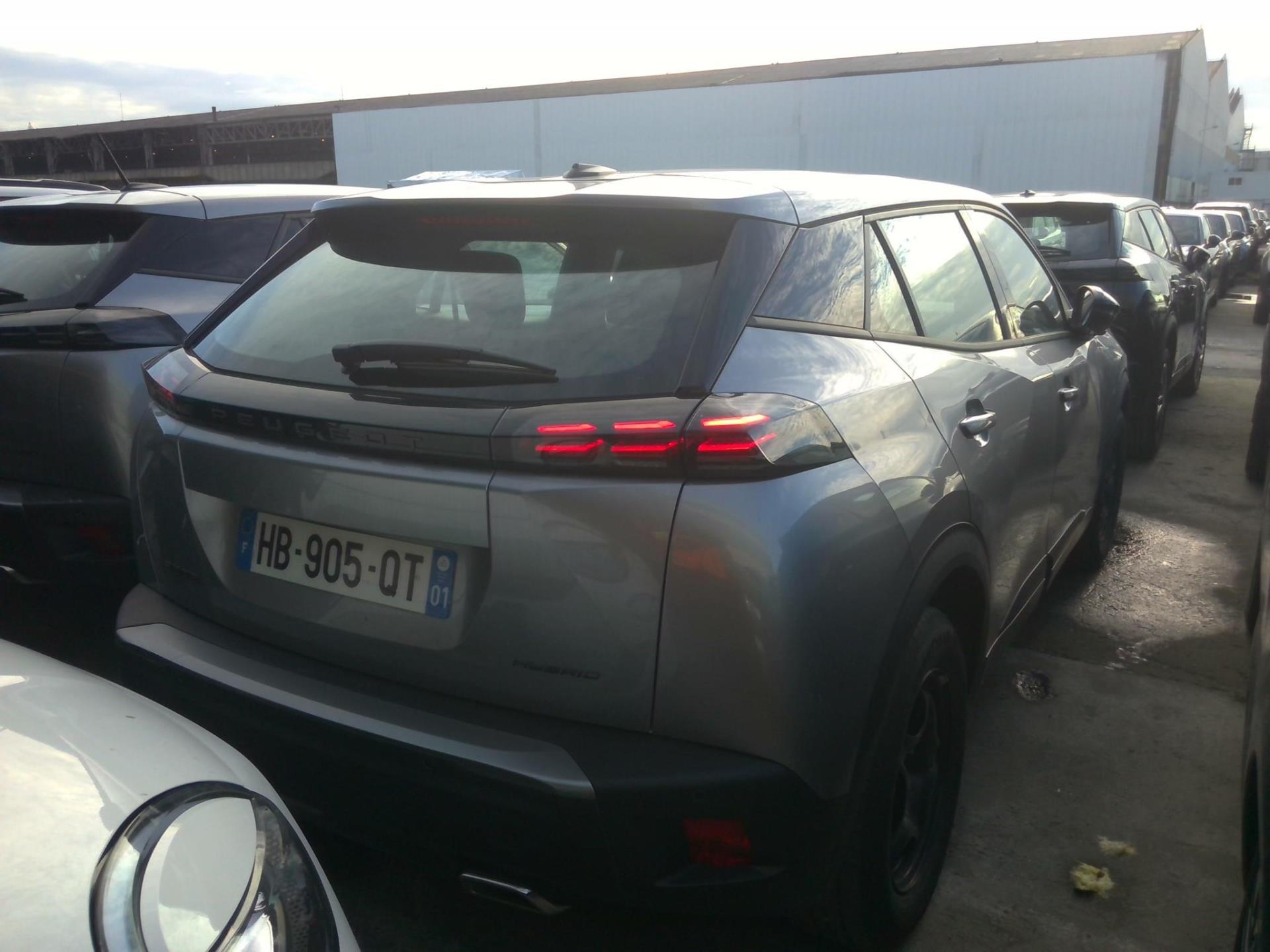Peugeot 2008 Hybrid 136 e-DCS6 Style 2025
