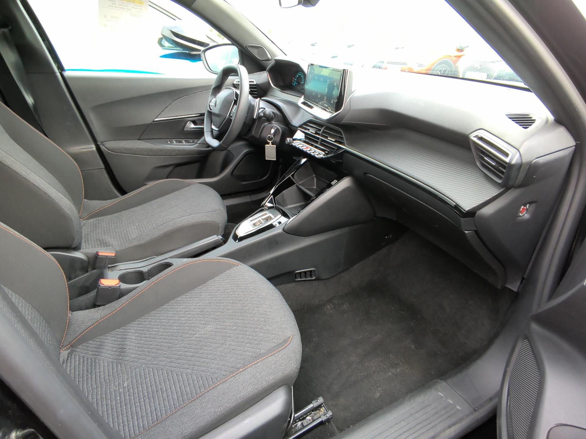 Peugeot 2008 Hybrid 136 e-DCS6 Style 2025