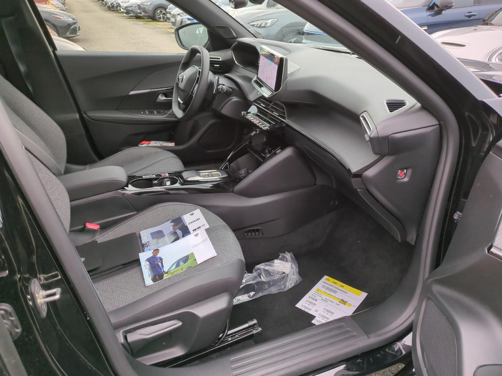 Peugeot 2008 Hybrid 136 e-DCS6 Allure 2024
