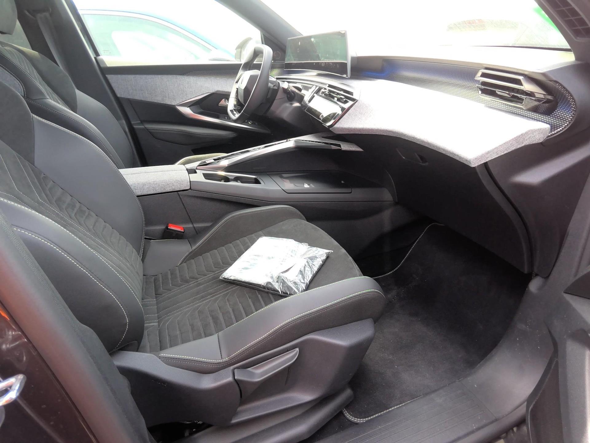 Peugeot 3008 Hybrid 136 e-DCS6 GT 2024