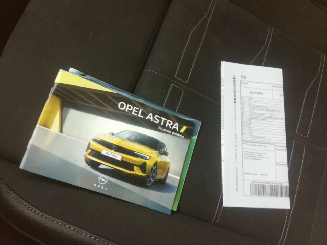 Foto Opel Astra PHEV 9