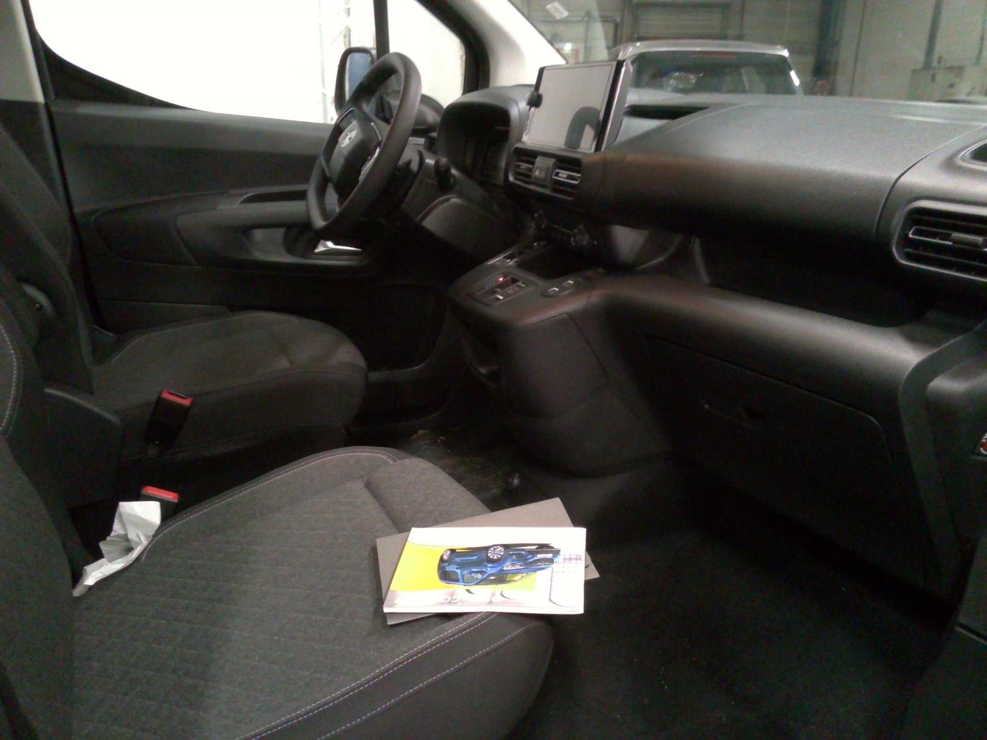 Opel E-Combo Life Taille XL 136 ch 100 kW Batterie 54 kWh Elegance 2024