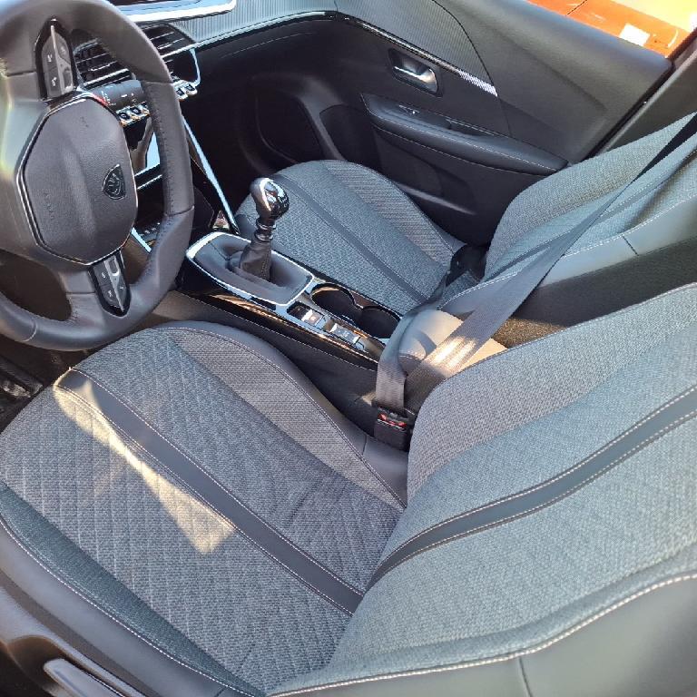 Foto Peugeot 208 16