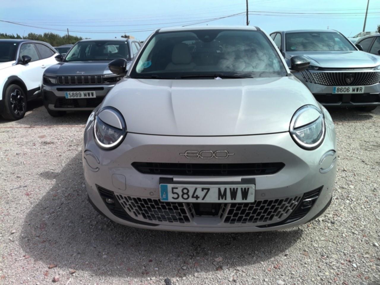 Suzuki 600 Nuevo Fiat 600 MHEV La prima 1.2 74kW (100CV) DDCT
