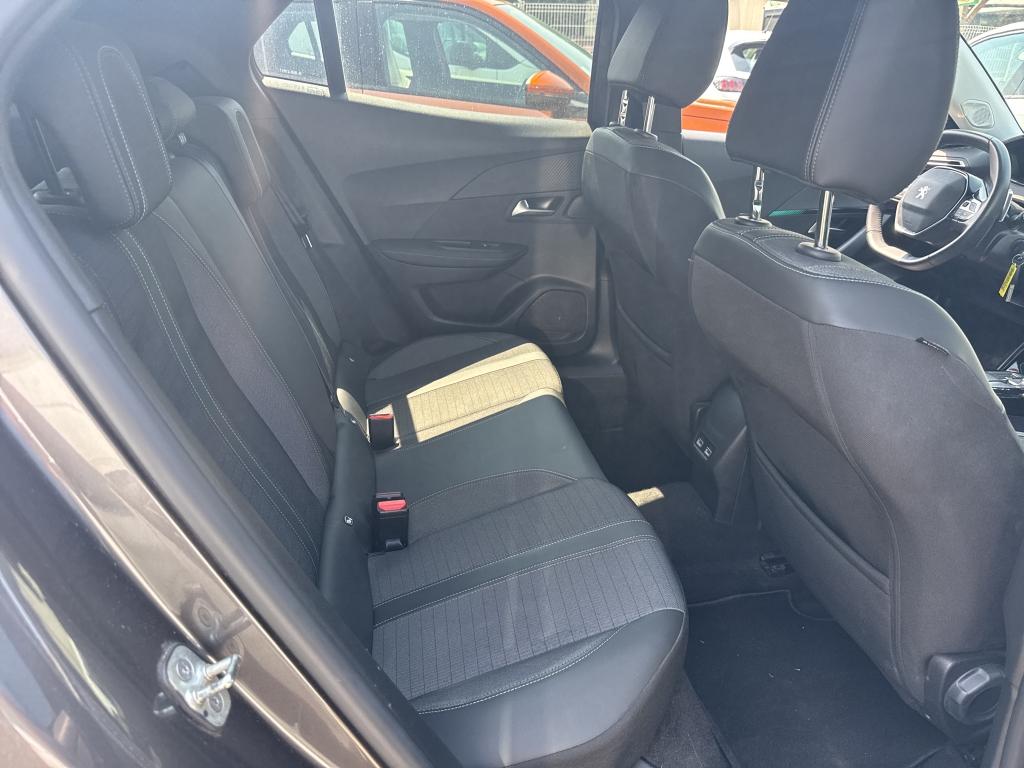 Peugeot 2008 BlueHDi 130 S&S EAT8 Allure 2022