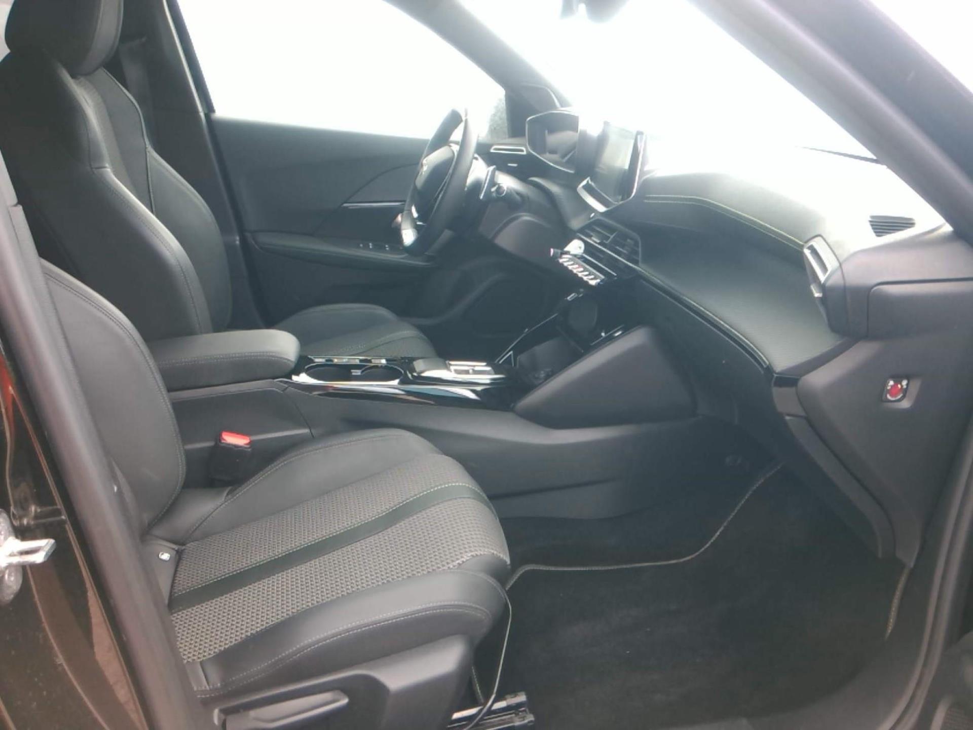 Peugeot 2008 PureTech 130 S&S EAT8 GT 2023
