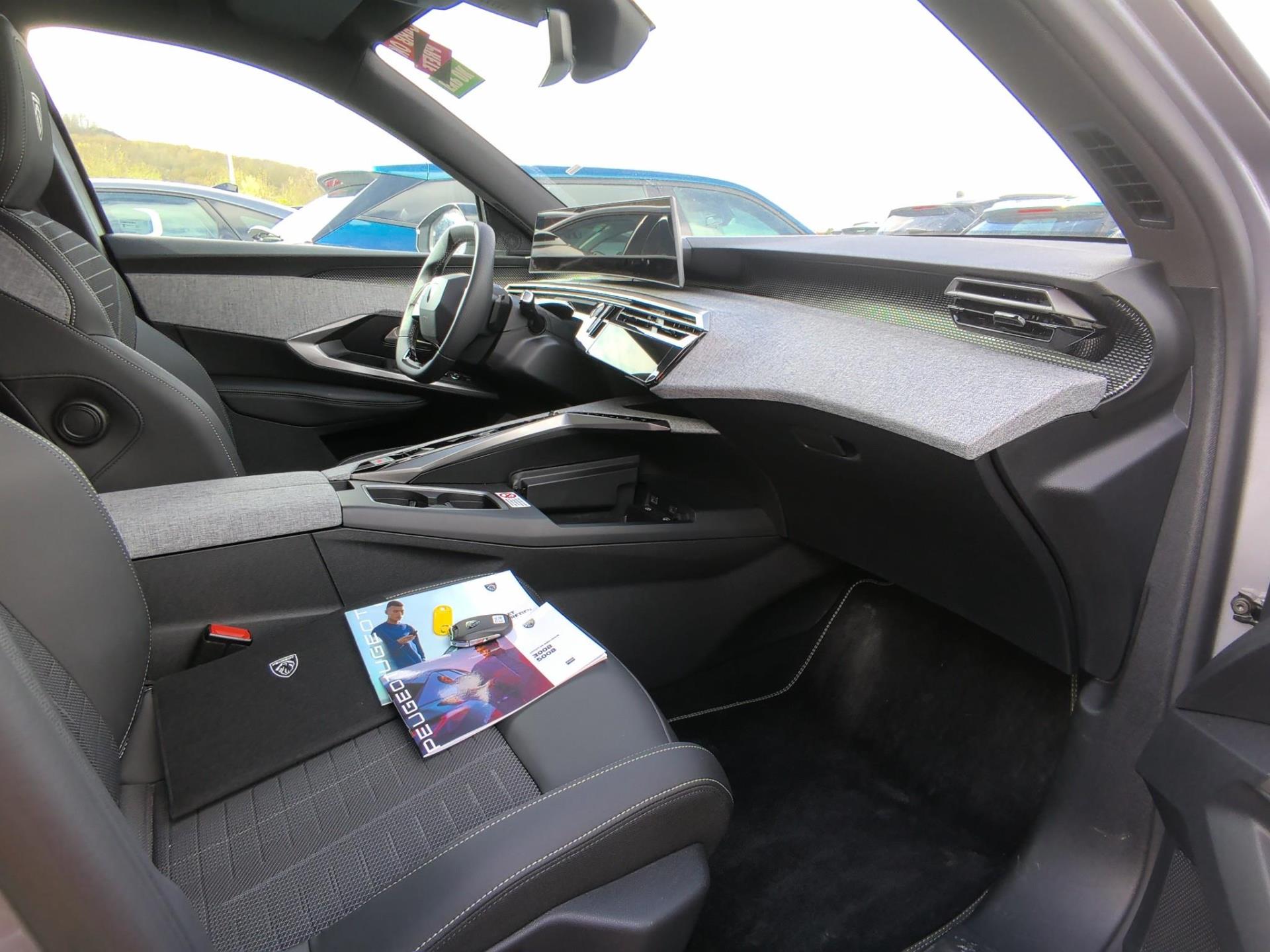 Peugeot 5008 Hybrid 145 ch e-DCS6 GT 2025