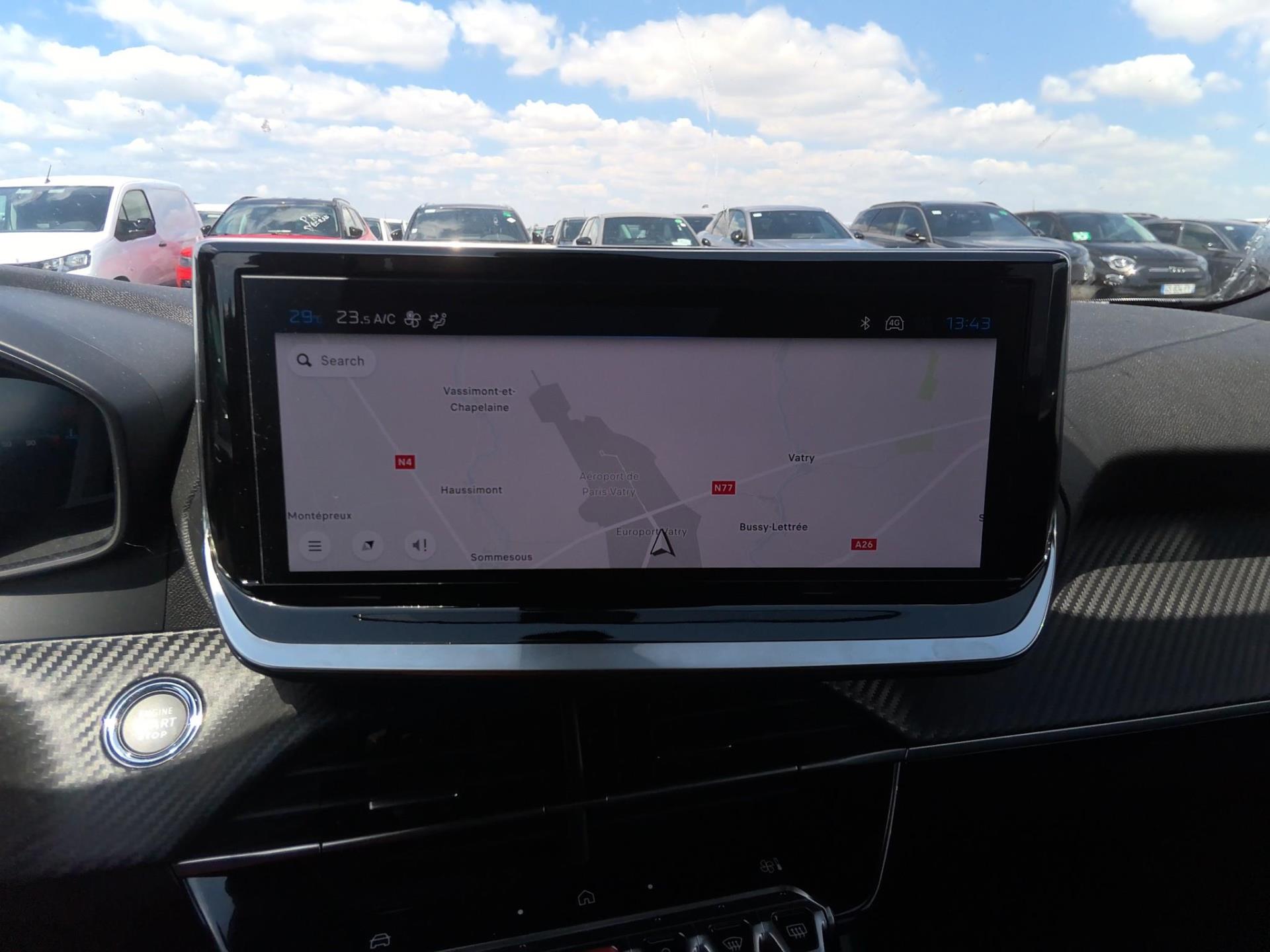 Peugeot 2008 Hybrid 145 e-DCS6 Allure 2025