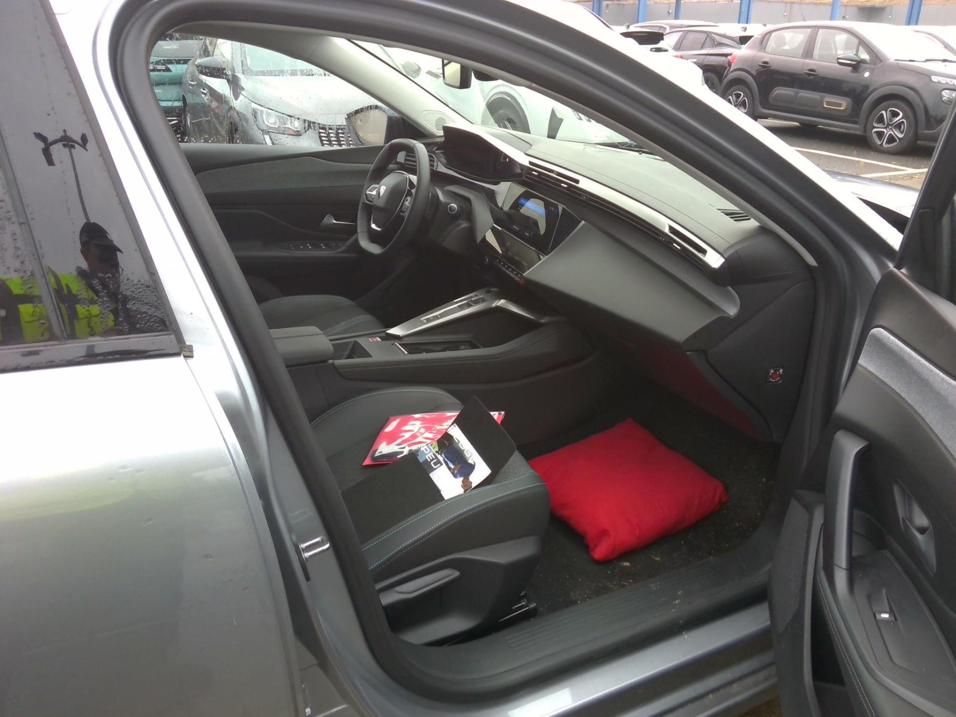 Peugeot 308 PHEV 180 e-EAT8 Allure 2024