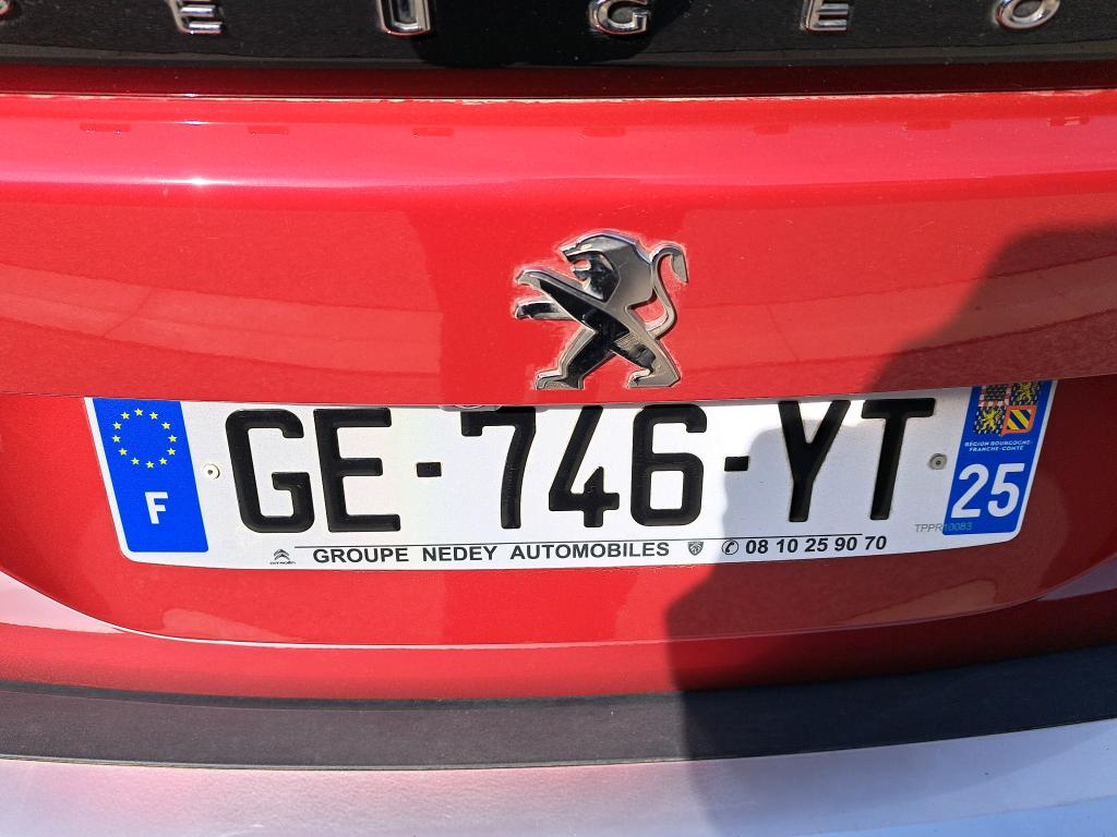 Peugeot 2008 PureTech 130 S&S EAT8 GT 2022