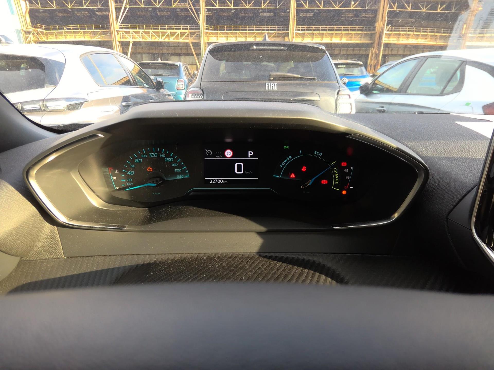 Peugeot 2008 Hybrid 136 e-DCS6 Style 2025