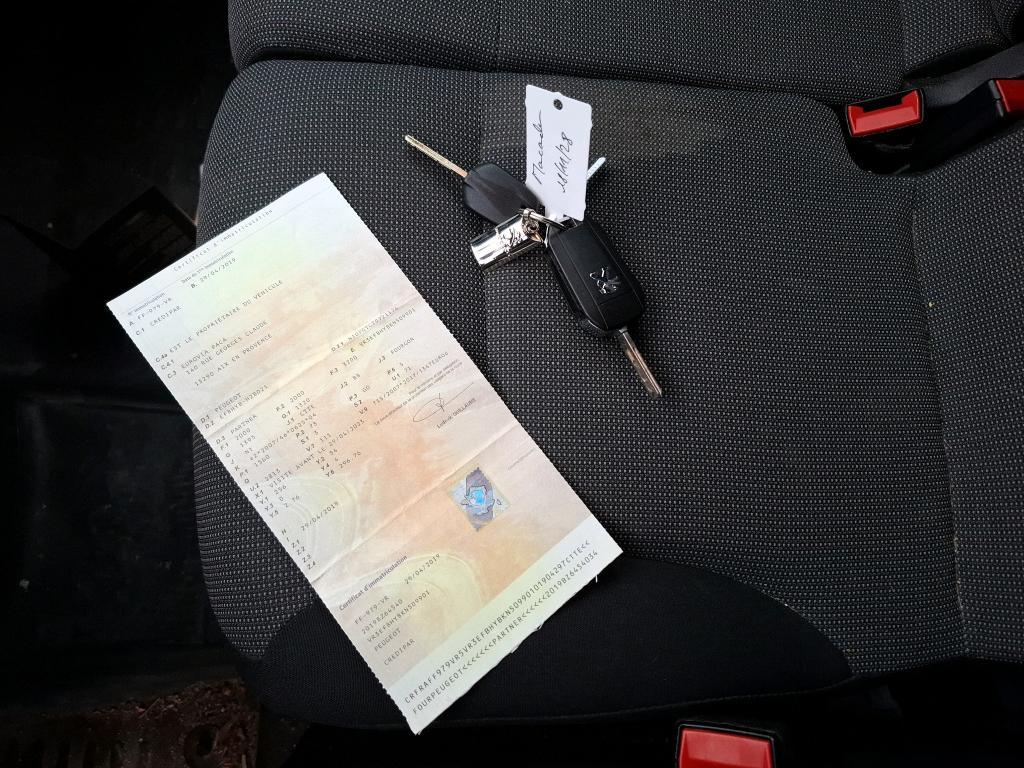 Peugeot PARTNER FOURGON STANDARD 650 KG BLUEHDI 100 S&S BVM5 PREMIUM 2019