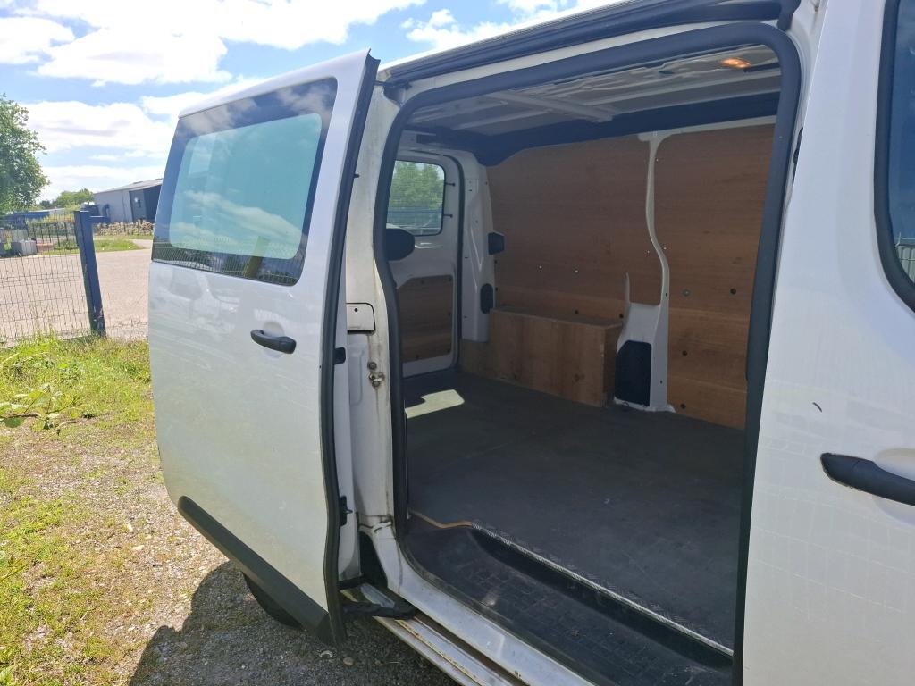 Peugeot EXPERT FGN TOLE STANDARD 2.0 BLUEHDI 120 S&S BVM6 ASPHALT 2020