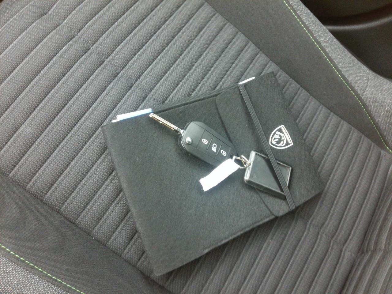 Foto Peugeot 208 14