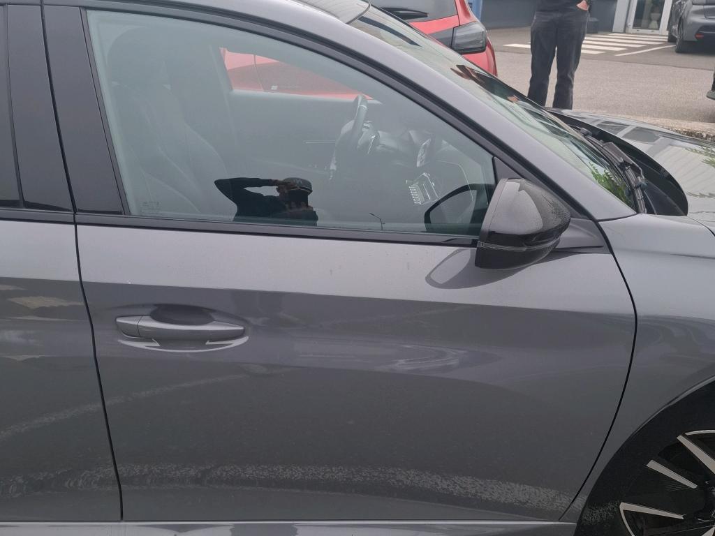 Peugeot 208 Hybrid 100 e-DCS6 GT 2025