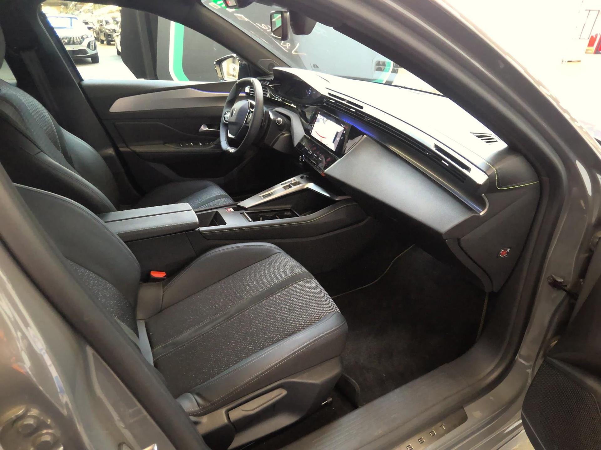 Peugeot 308 Hybrid 145 e-DCS6 GT 2025