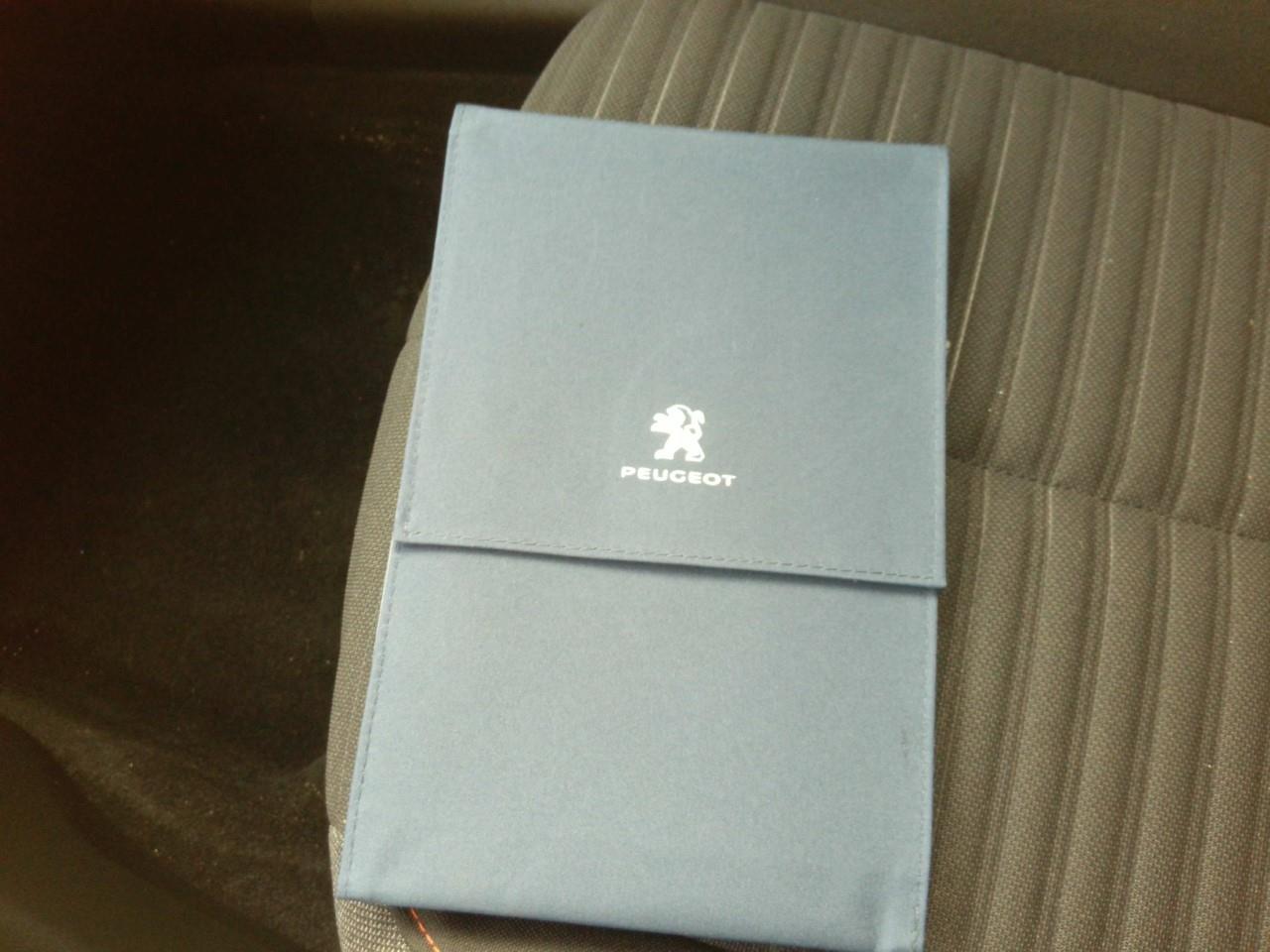 Foto Peugeot 208 8