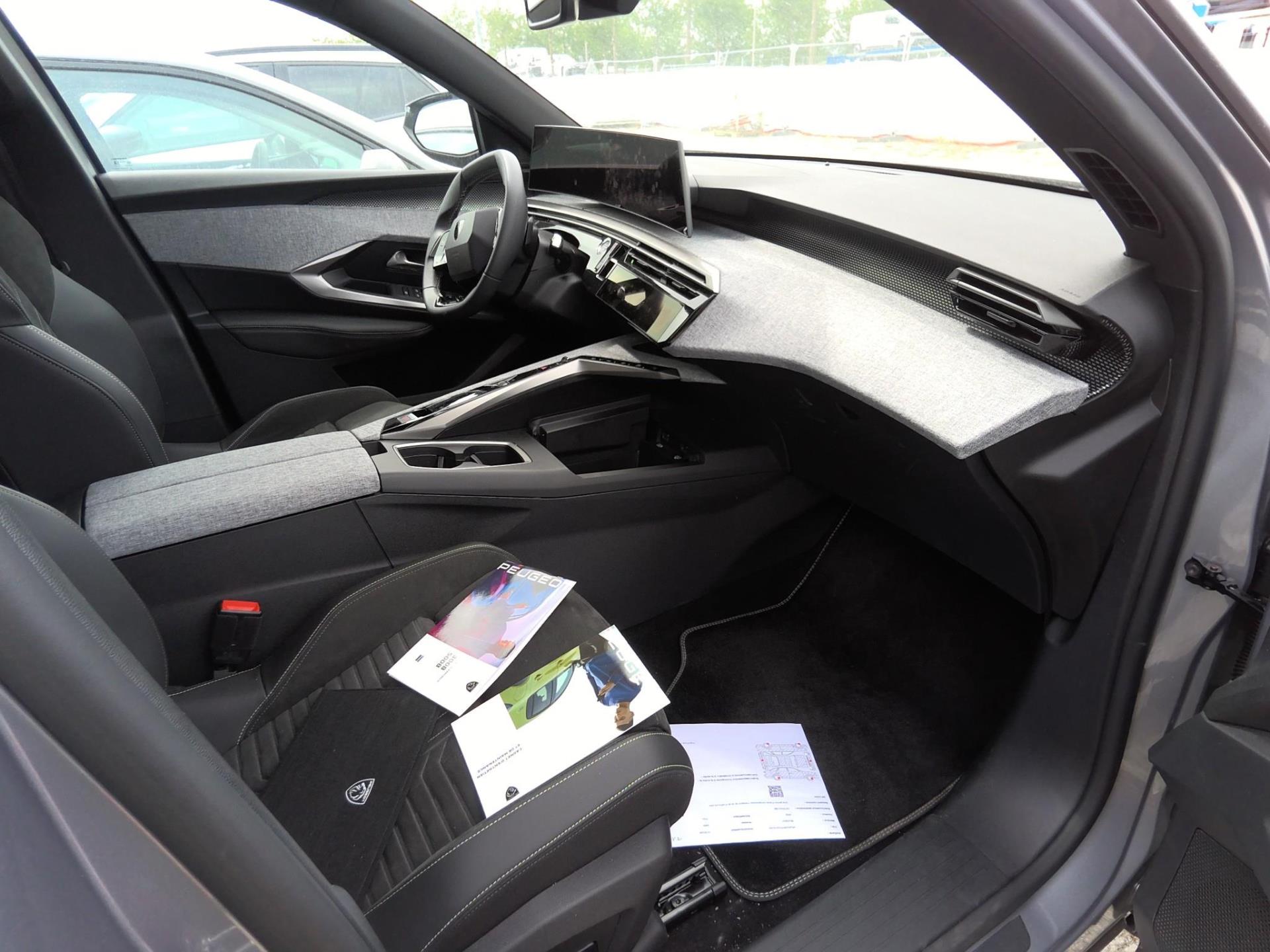 Peugeot 5008 Hybrid 136 e-DCS6 GT 2025