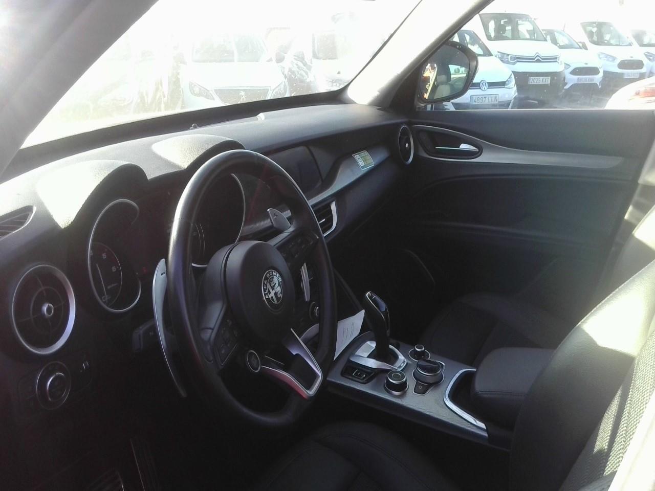 Foto Alfa Romeo Stelvio 2