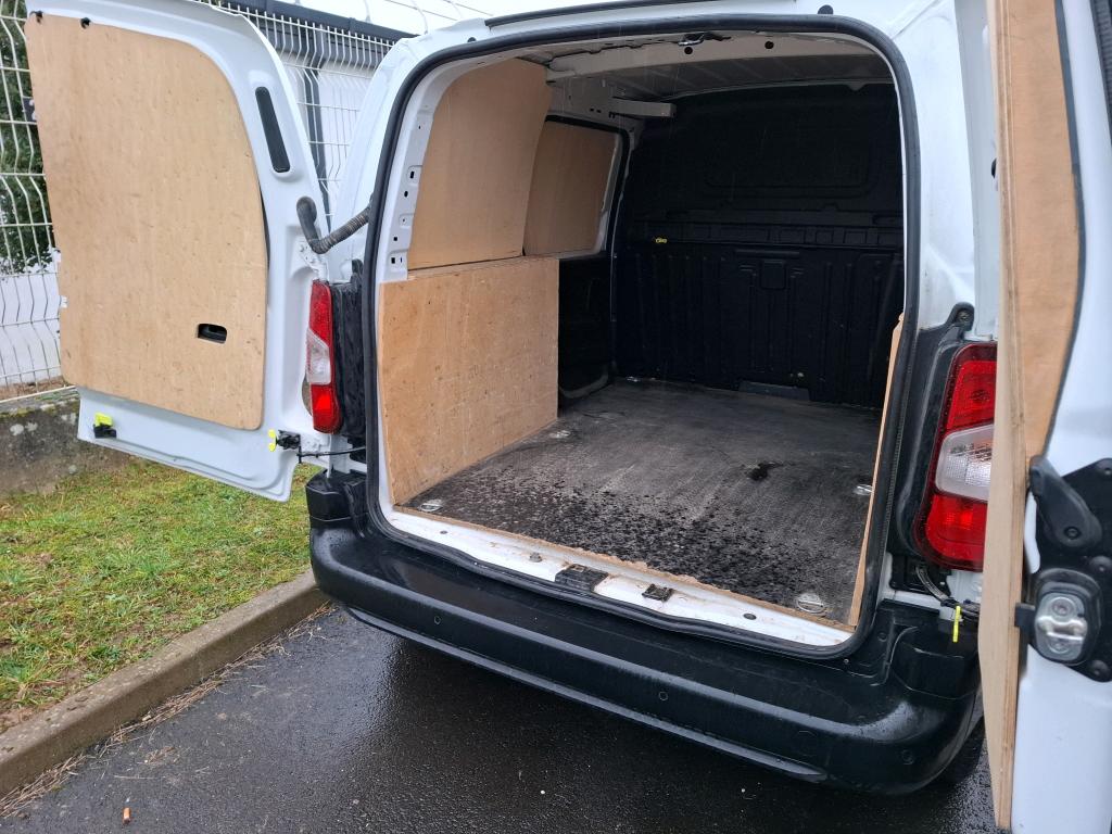 Peugeot PARTNER FOURGON STANDARD 650 KG BLUEHDI 130 S&S EAT8 ASPHALT 2021