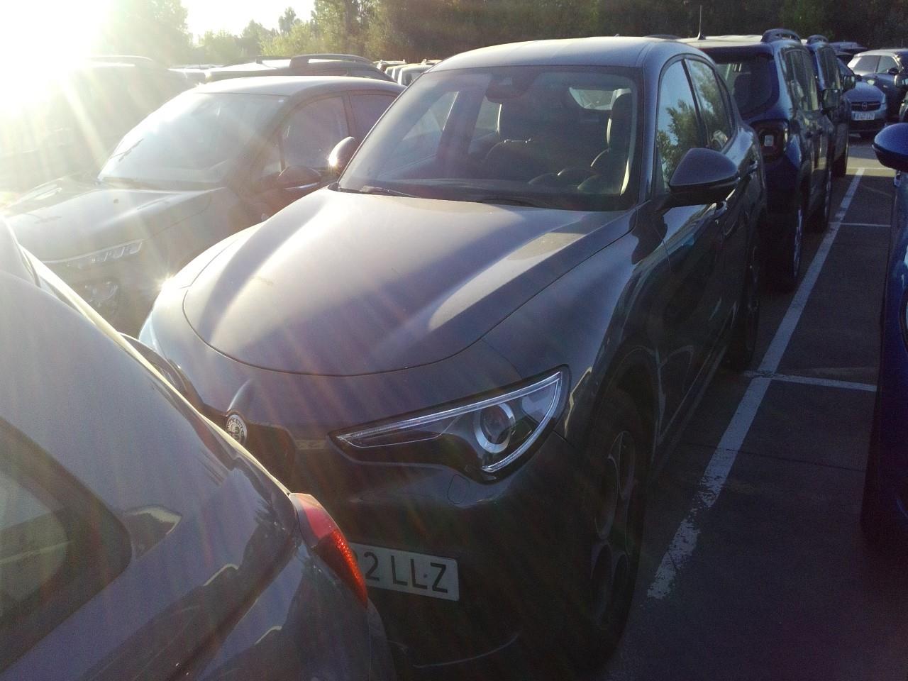 Foto Alfa Romeo Stelvio 2