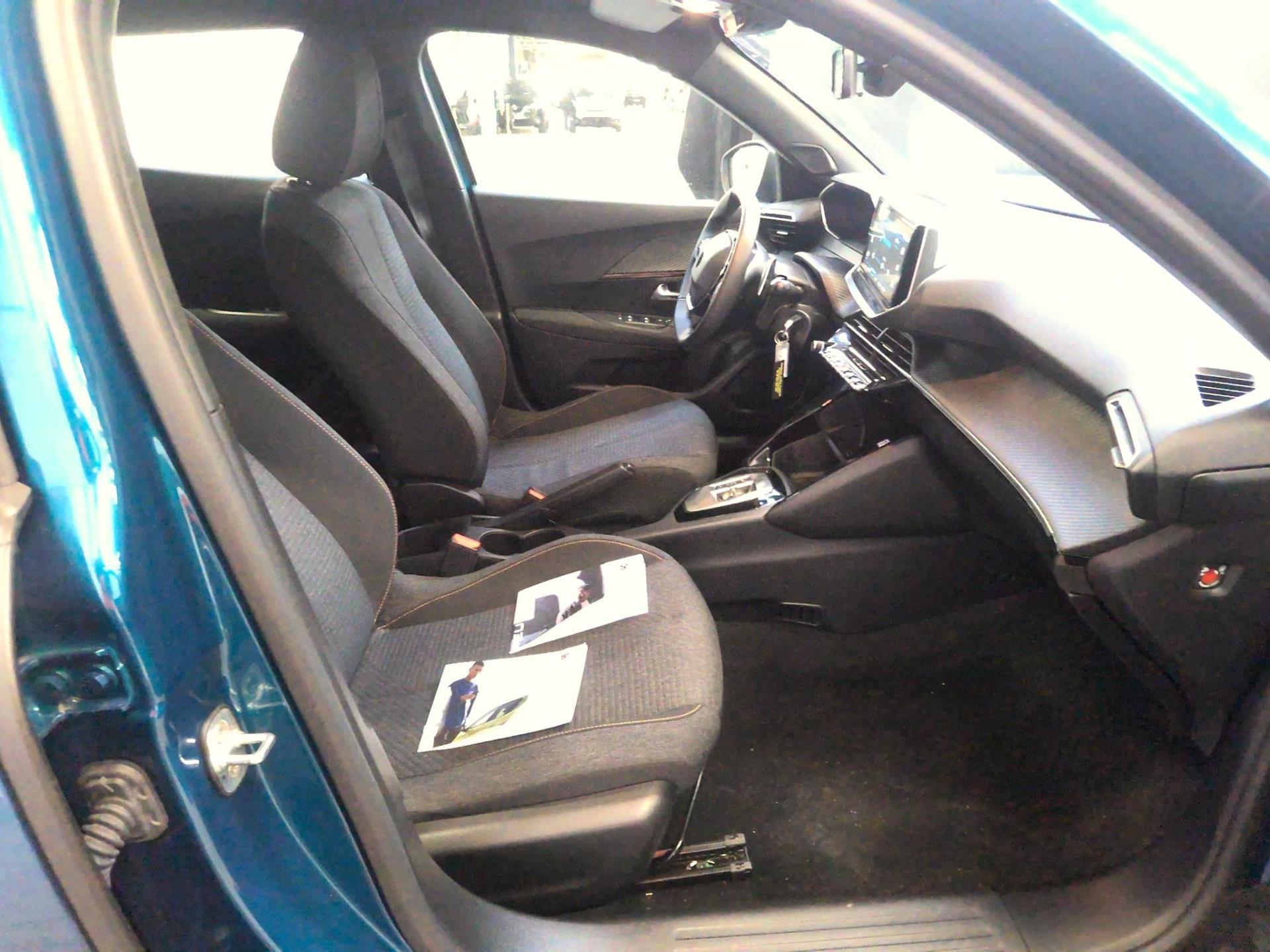 Peugeot 2008 Hybrid 136 e-DCS6 Style 2025